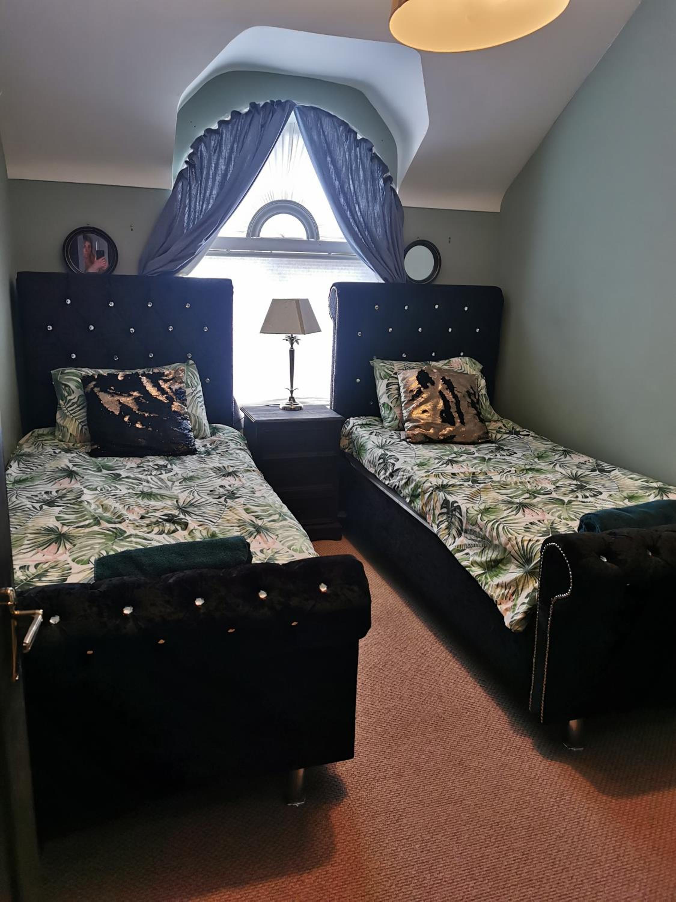 Palm Cove Bundoran Luxurious Sea View Balcony Free Wifi Netflix Sleeps 5 view 2