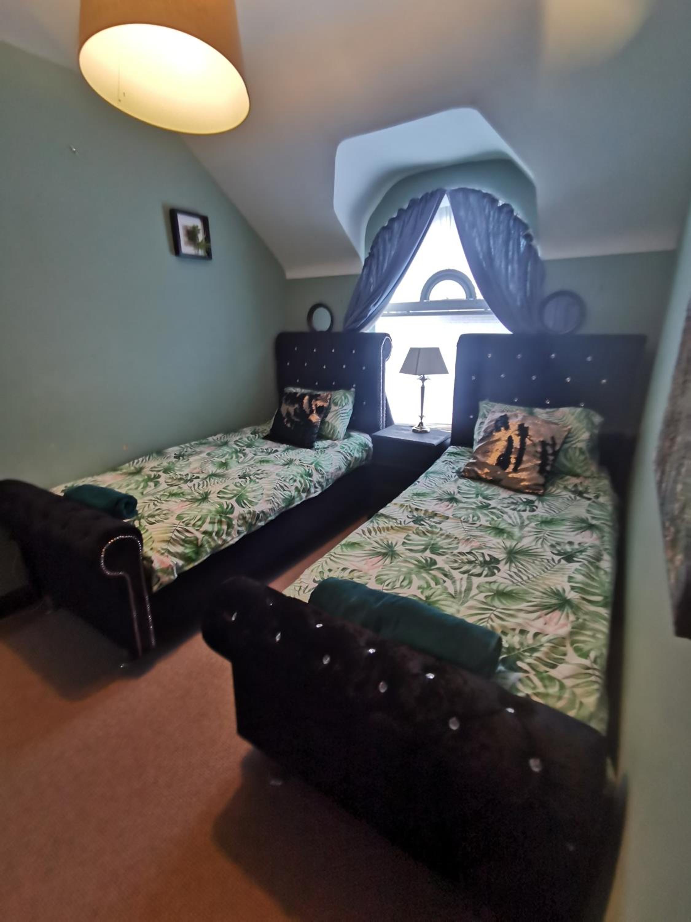 Palm Cove Bundoran Luxurious Sea View Balcony Free Wifi Netflix Sleeps 5 view 3