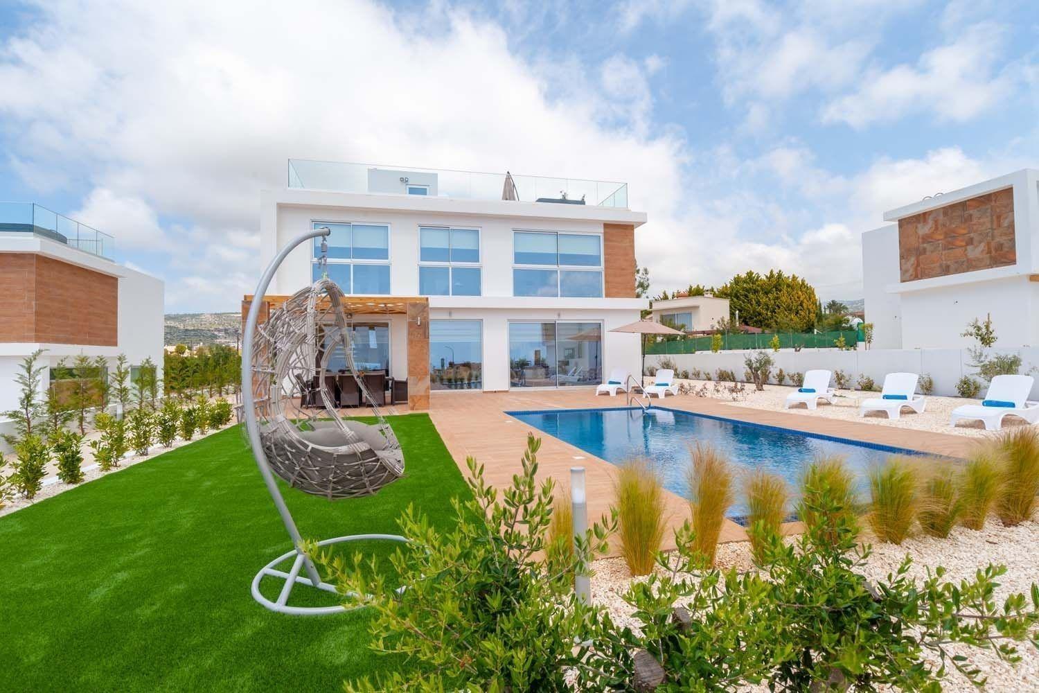 Luxuriöse Villa Mit 4 Schlafzimmern, Pool Und Whirlpool