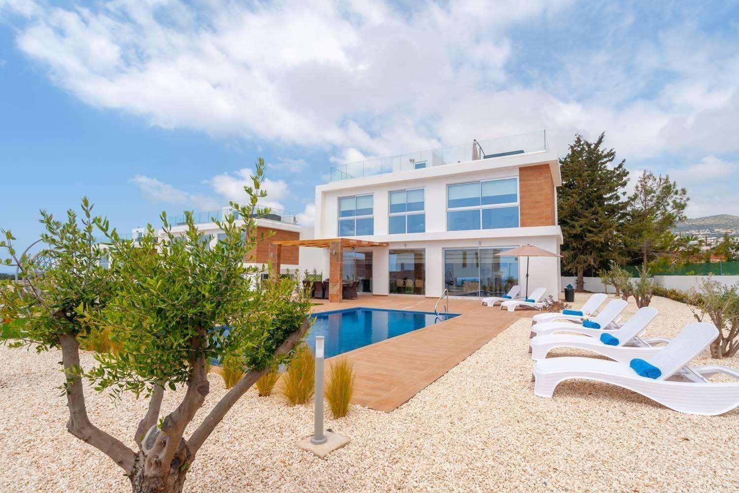 Luxuriöse Villa Mit 4 Schlafzimmern, Pool Und Whirlpool