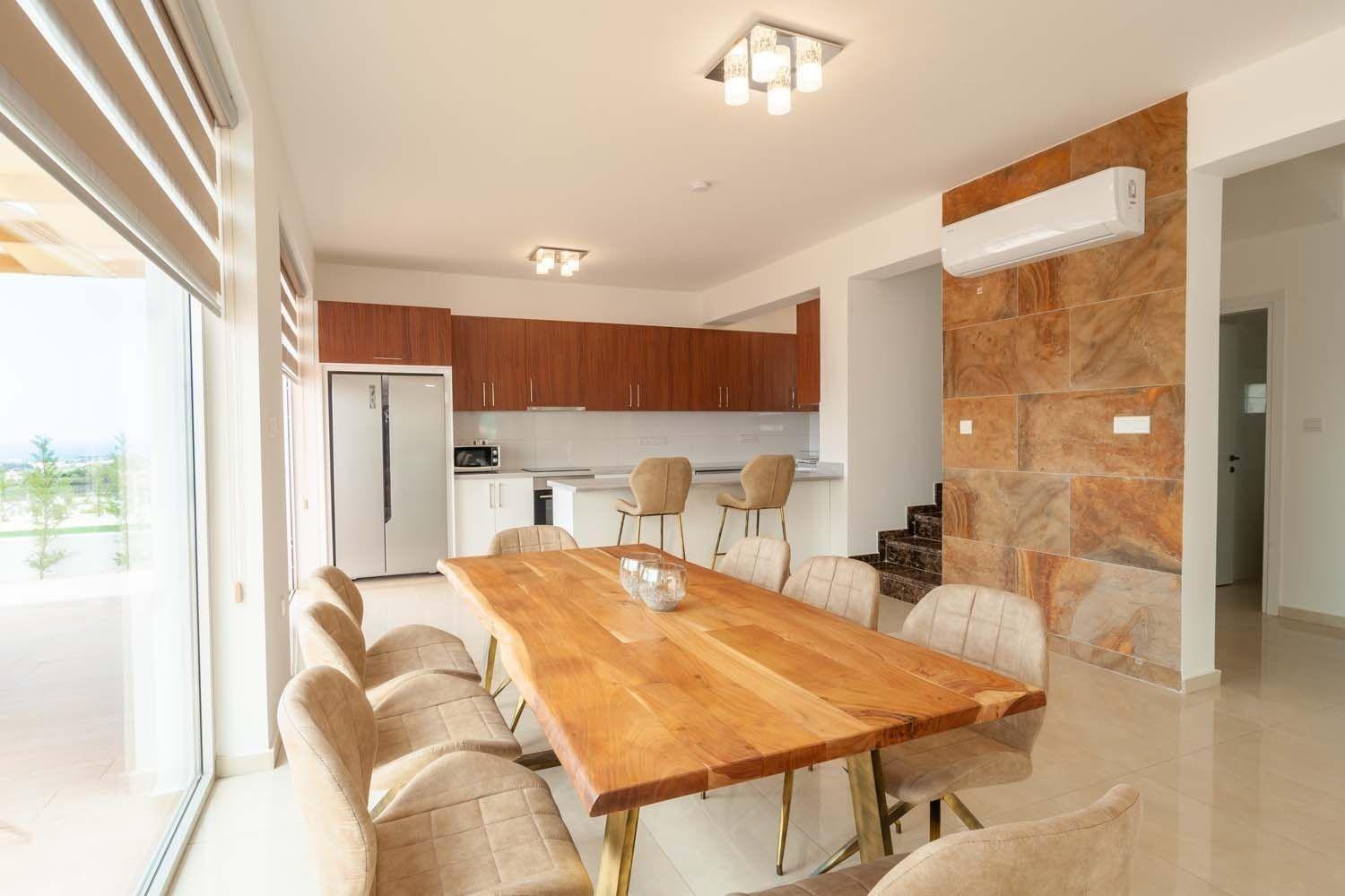 Luxuriöse Villa Mit 4 Schlafzimmern, Pool Und Whirlpool