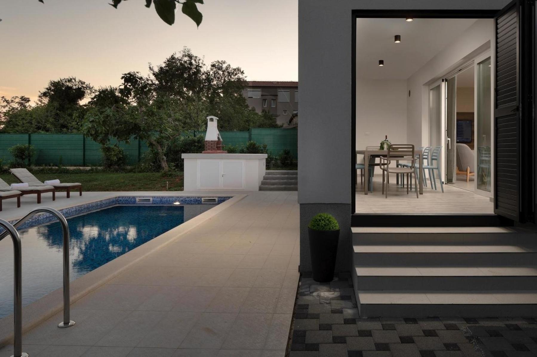 Ferienhaus mit Privatpool für 8 Personen ca 200 qm in Medulin, Istrien Südküste von Istrien view 2