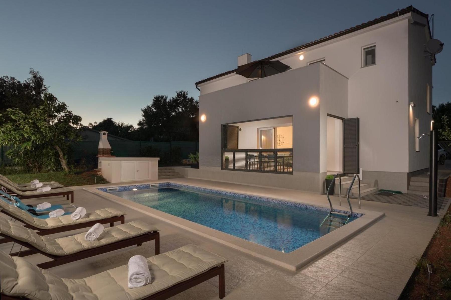 Ferienhaus mit Privatpool für 8 Personen ca 200 qm in Medulin, Istrien Südküste von Istrien view 3