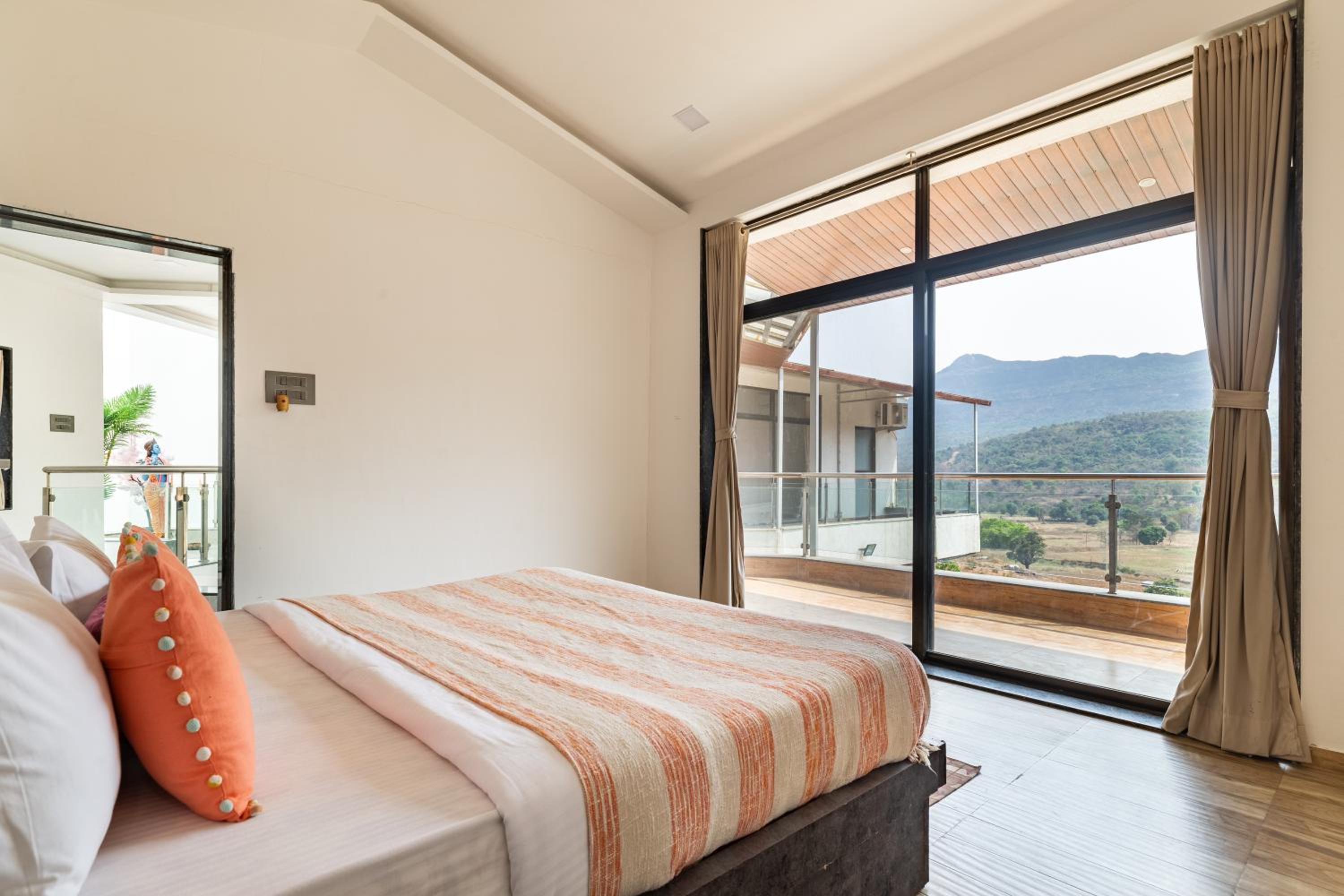 Vallys,in --Valley View with Infinity Pool view 3