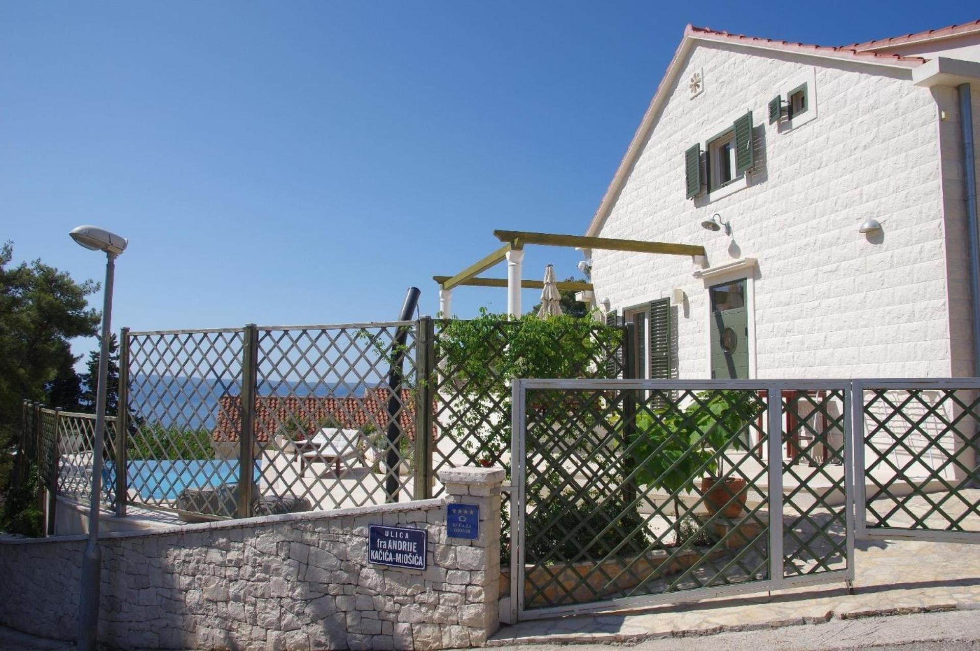 Schönes Ferienhaus Mit Privatem Pool view 3