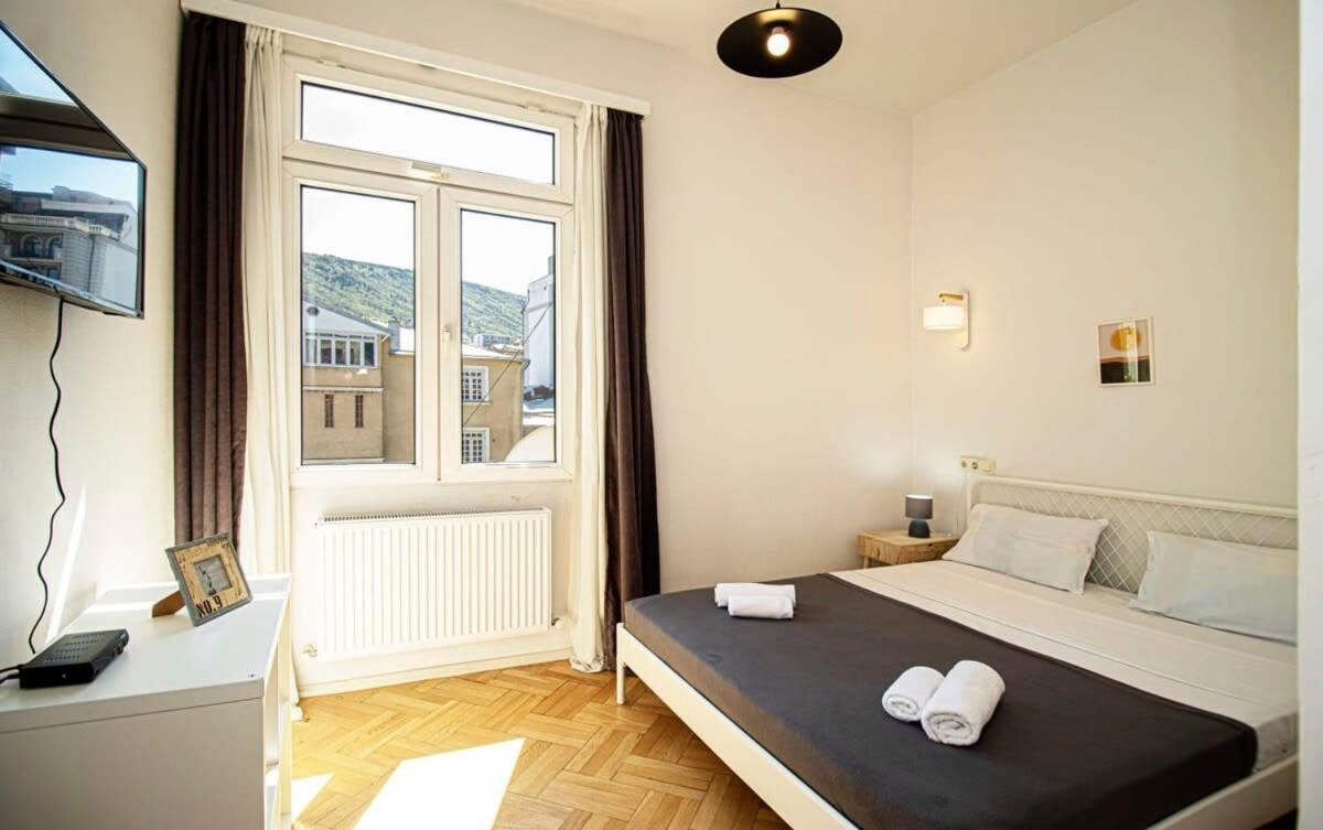 Modern Apartment Next to Stamba and Rooms