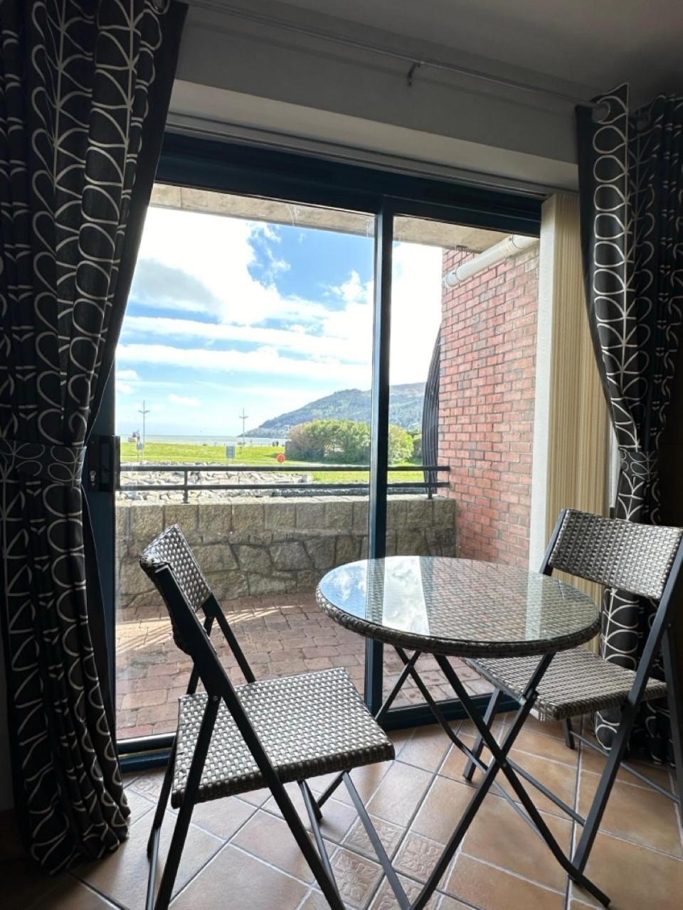 NIapartments Coastal retreat with Mountain views view 4