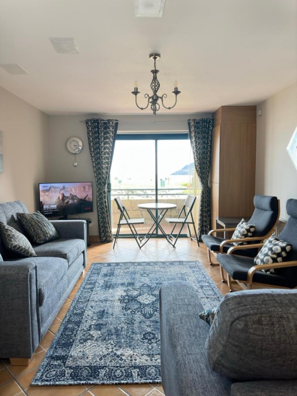 NIapartments Coastal retreat with Mountain views view 3