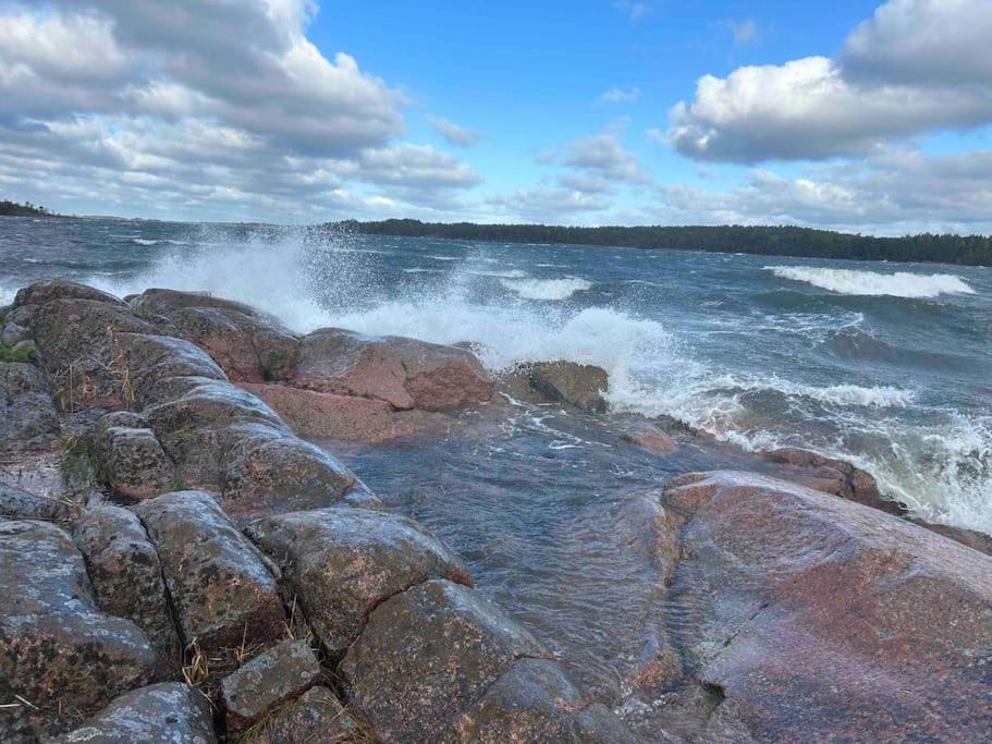 Kalles, skärgårdsidyll med utsikt över Hamnsundet
