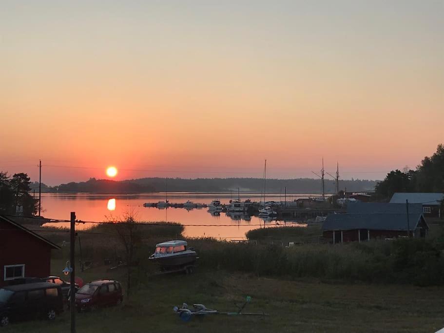 Kalles, skärgårdsidyll med utsikt över Hamnsundet