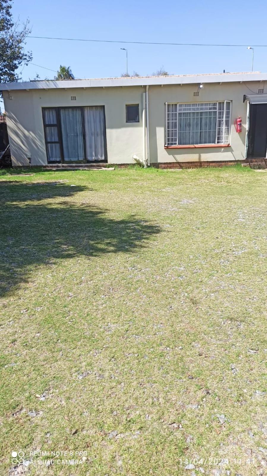 JOLLY'S PARK GUEST HOUSE view 3