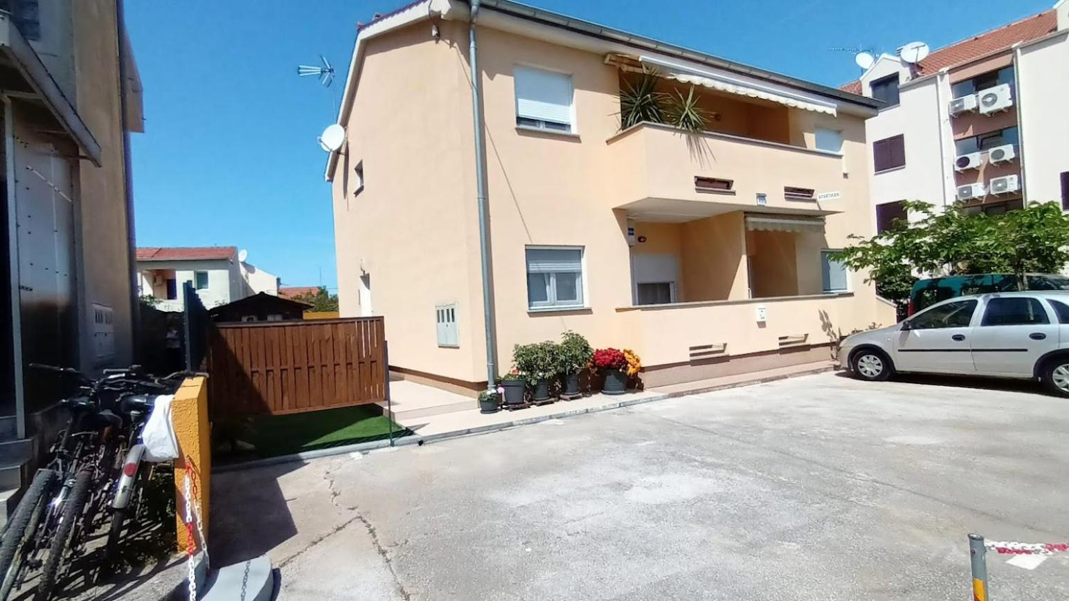 Apartment Marelja - free private parking and balcony view 2