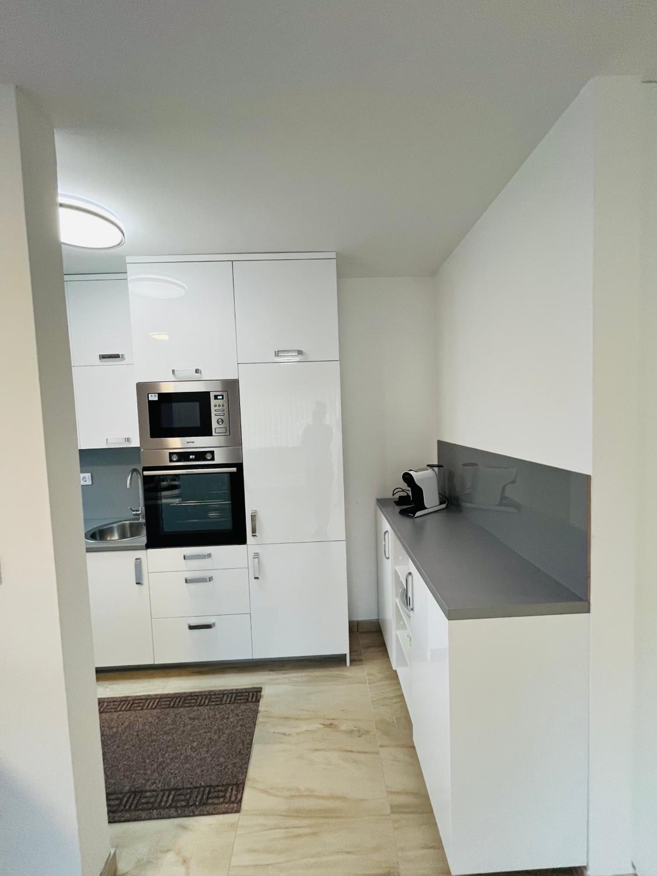 Happy Dreams Oasis Cazin, Modernes Apartment 60m2, WiFi & Balkon
