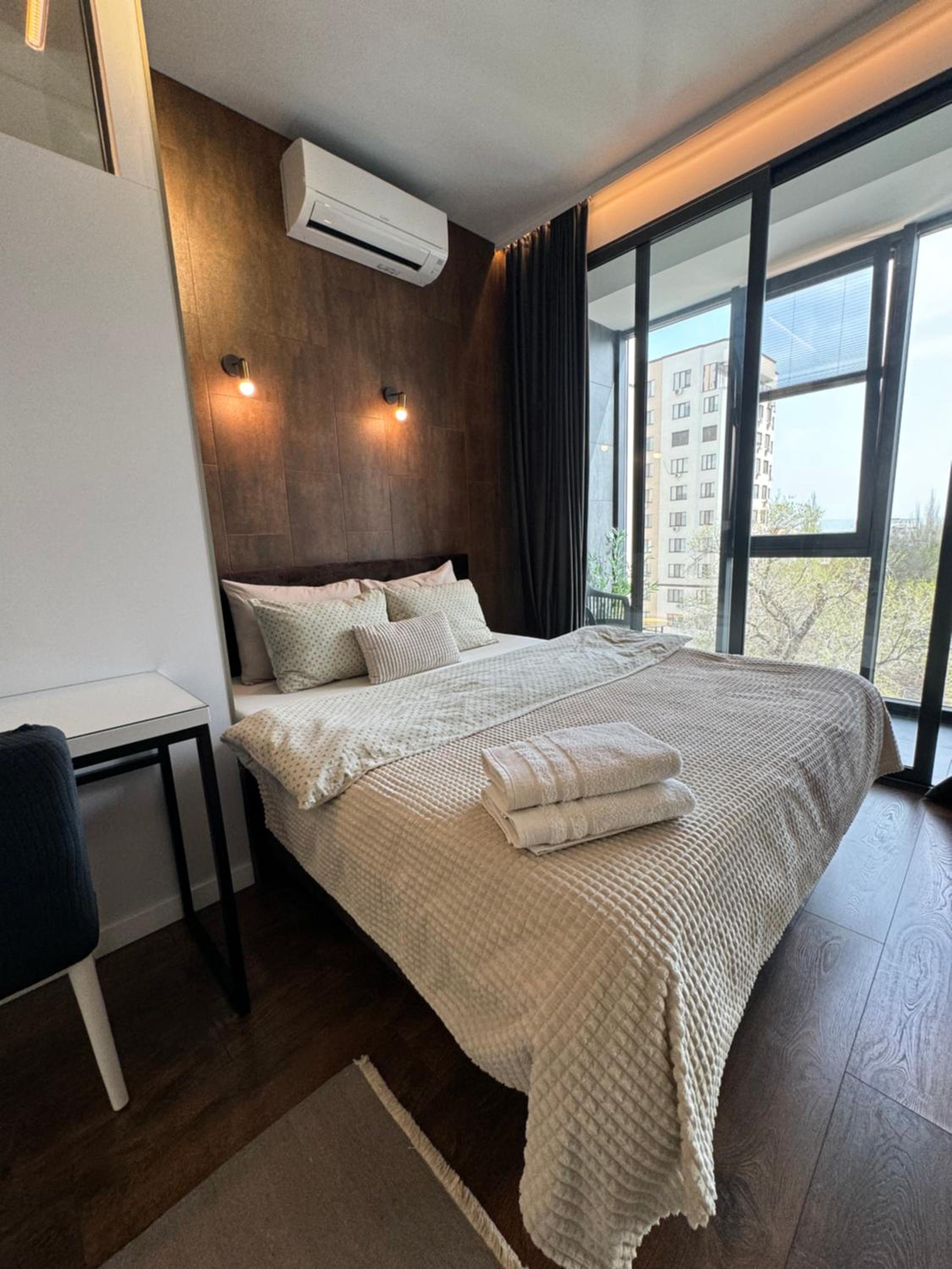 New Best Double room apartment with balcony and Chisinau view 3