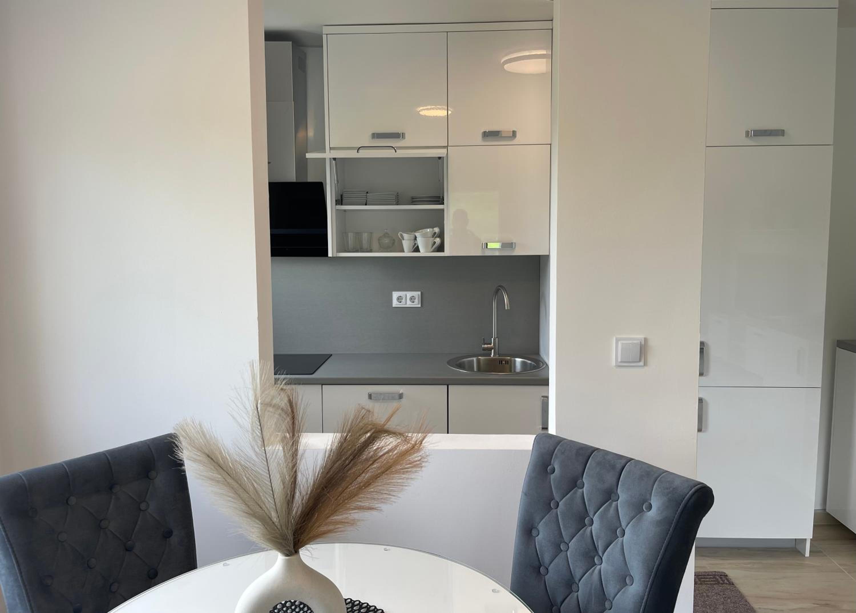 Happy Dreams Oasis Cazin, Modernes Apartment 60m2, WiFi & Balkon
