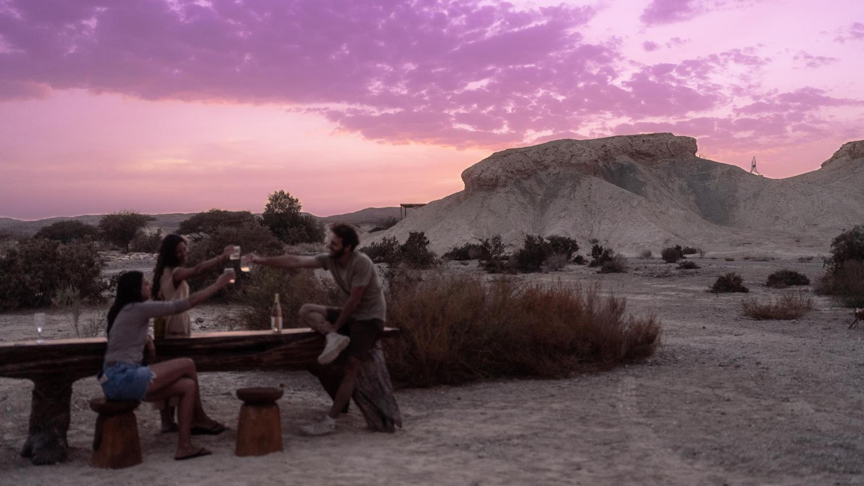 MOA Living - Desert Stay with Shelter Access