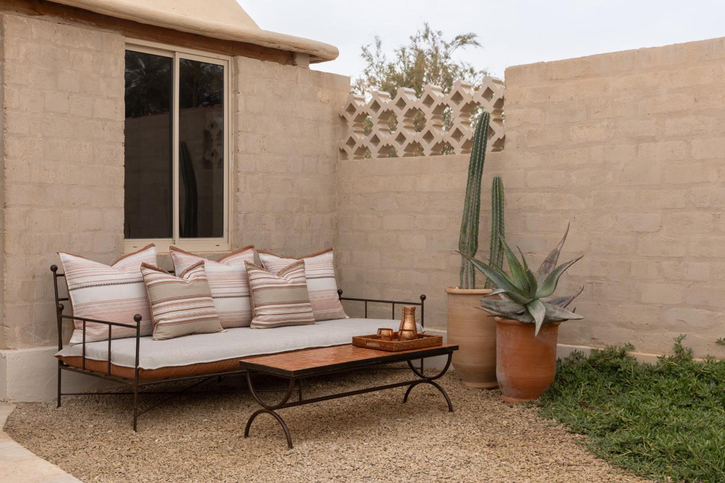 MOA Living - Desert Stay with Shelter Access