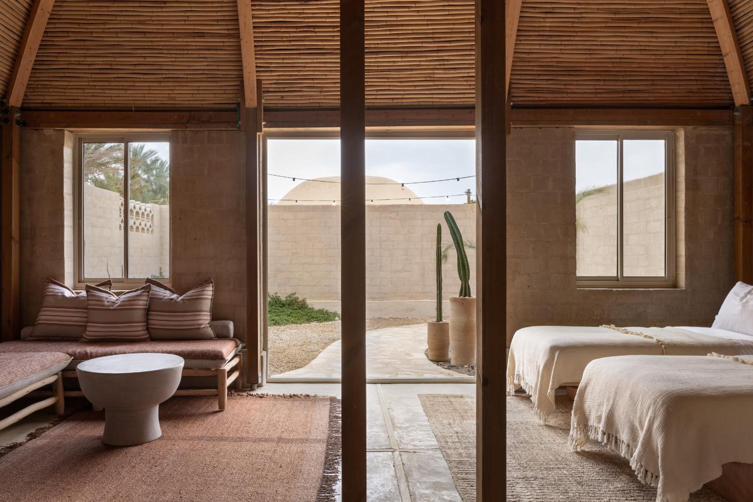 MOA Living - Desert Stay with Shelter Access