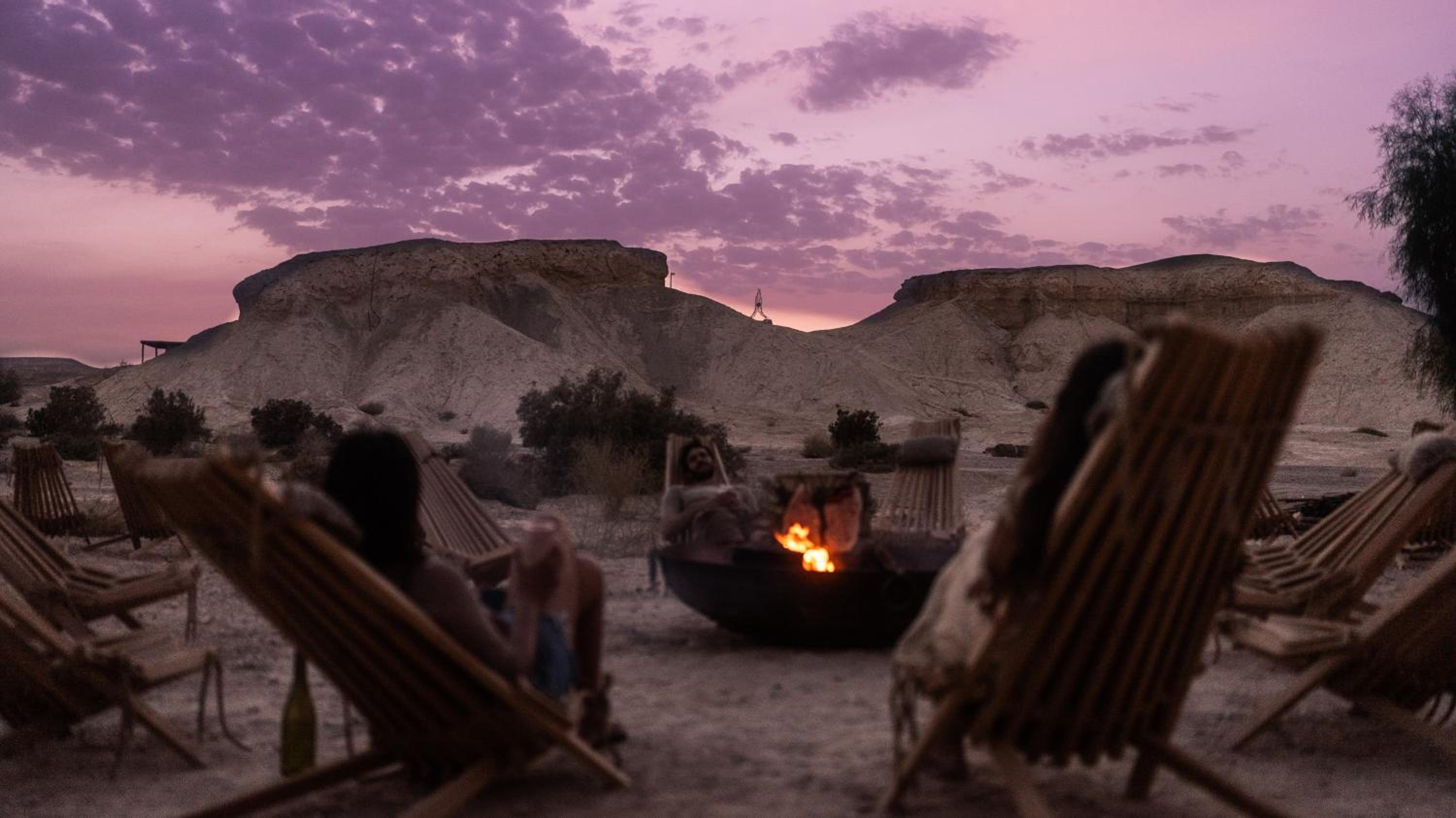 MOA Living - Desert Stay with Shelter Access