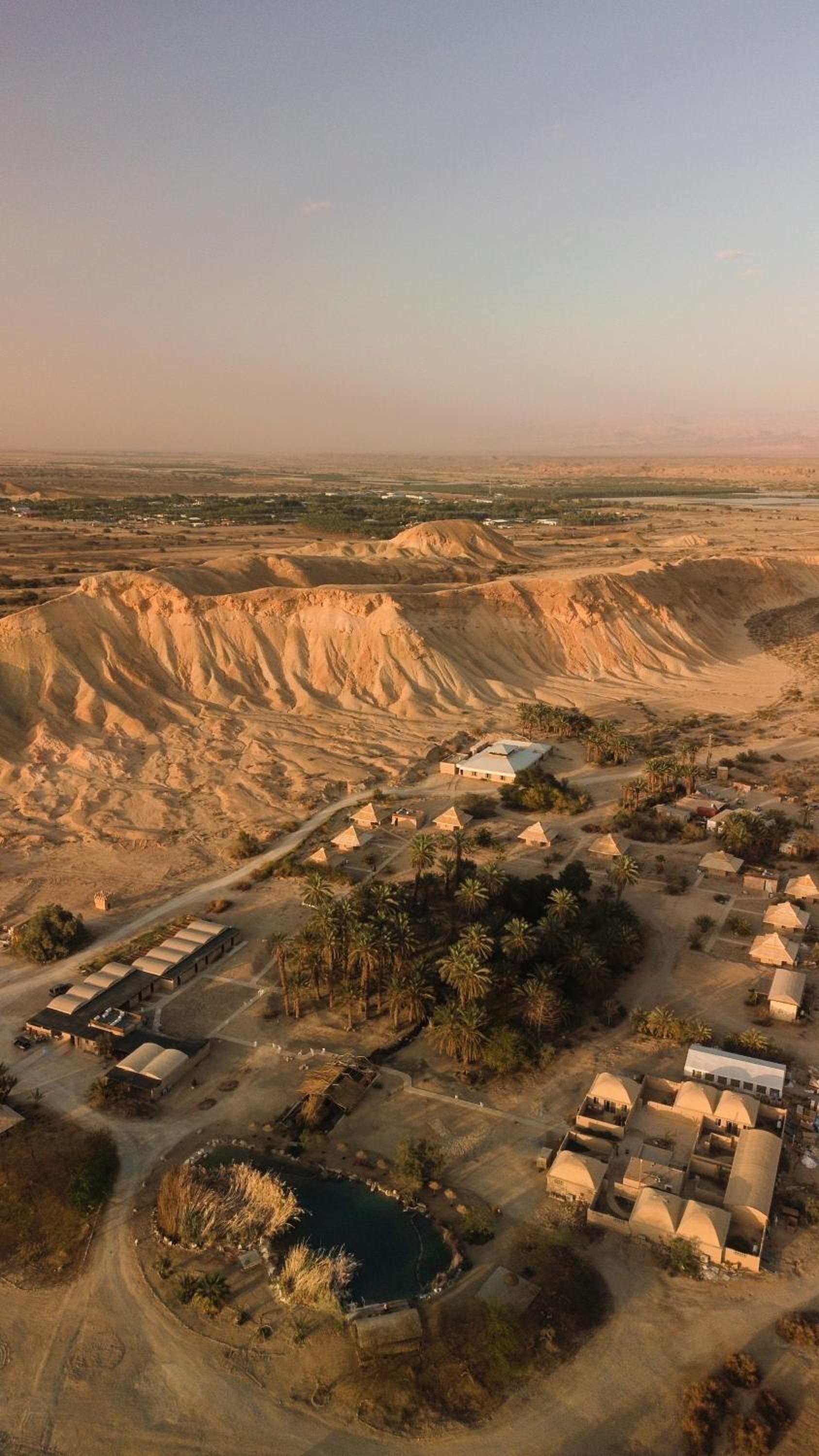 MOA Living - Desert Stay with Shelter Access
