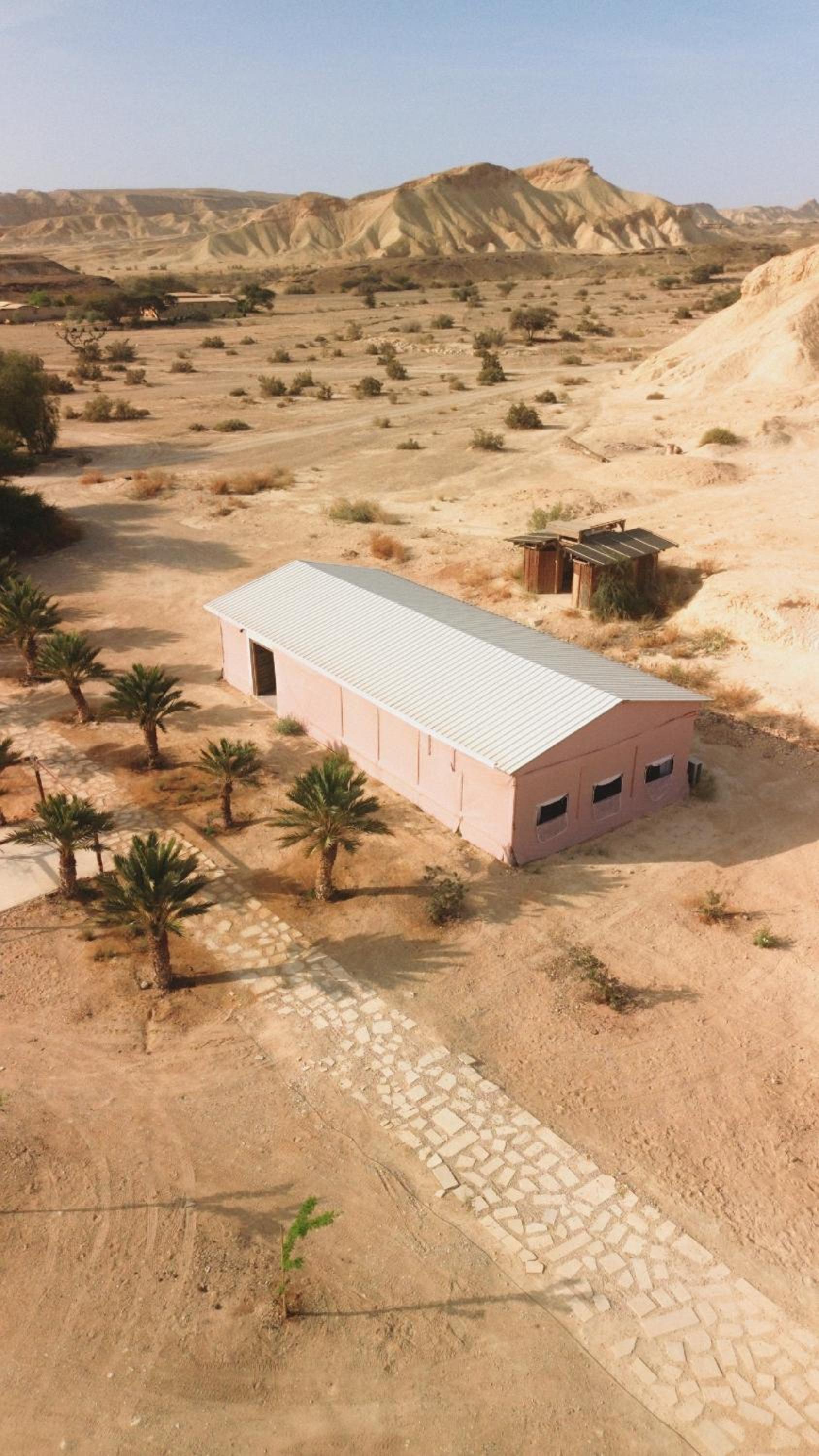 MOA Living - Desert Stay with Shelter Access