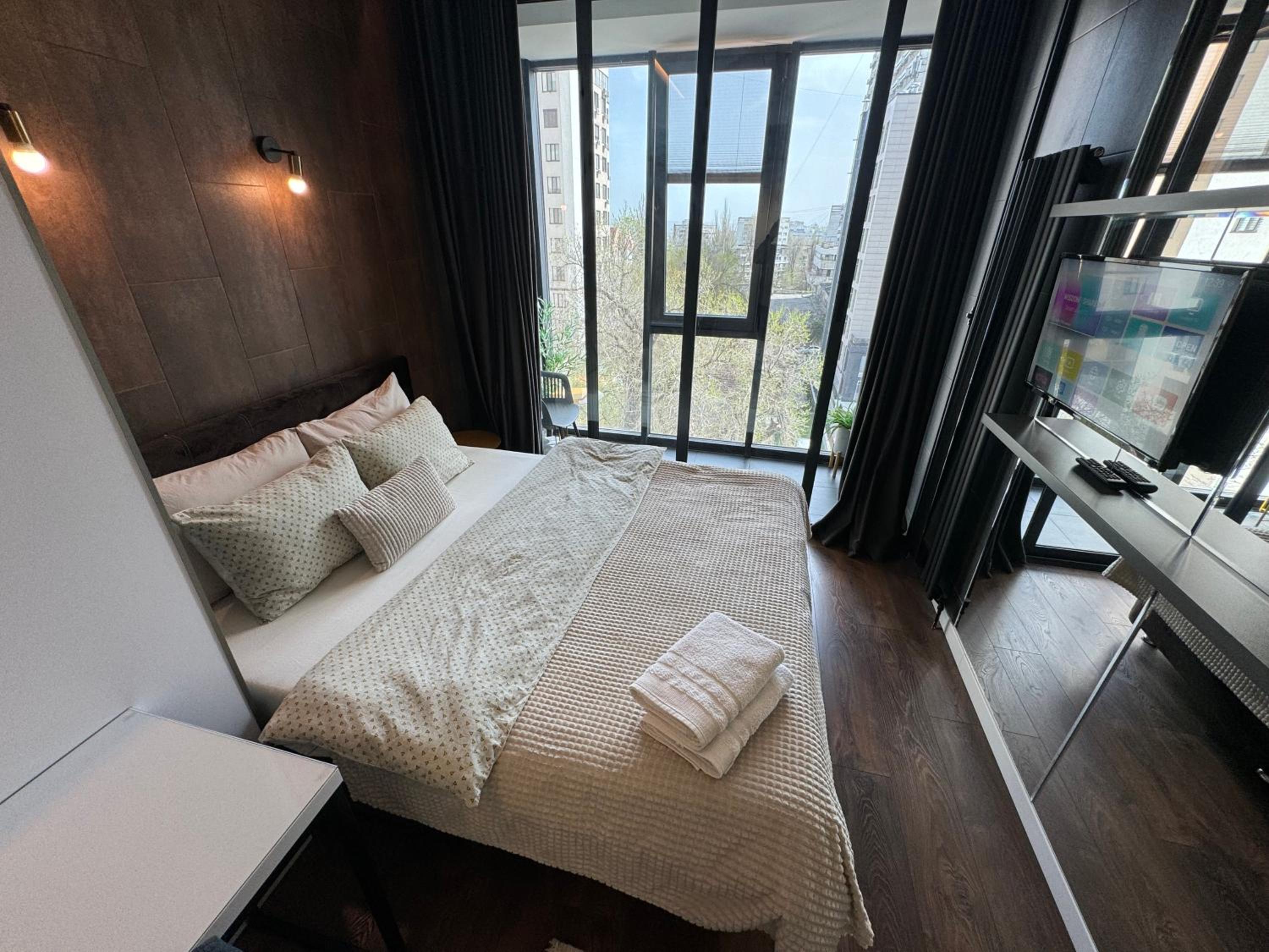 New Best Double room apartment with balcony and Chisinau view 5
