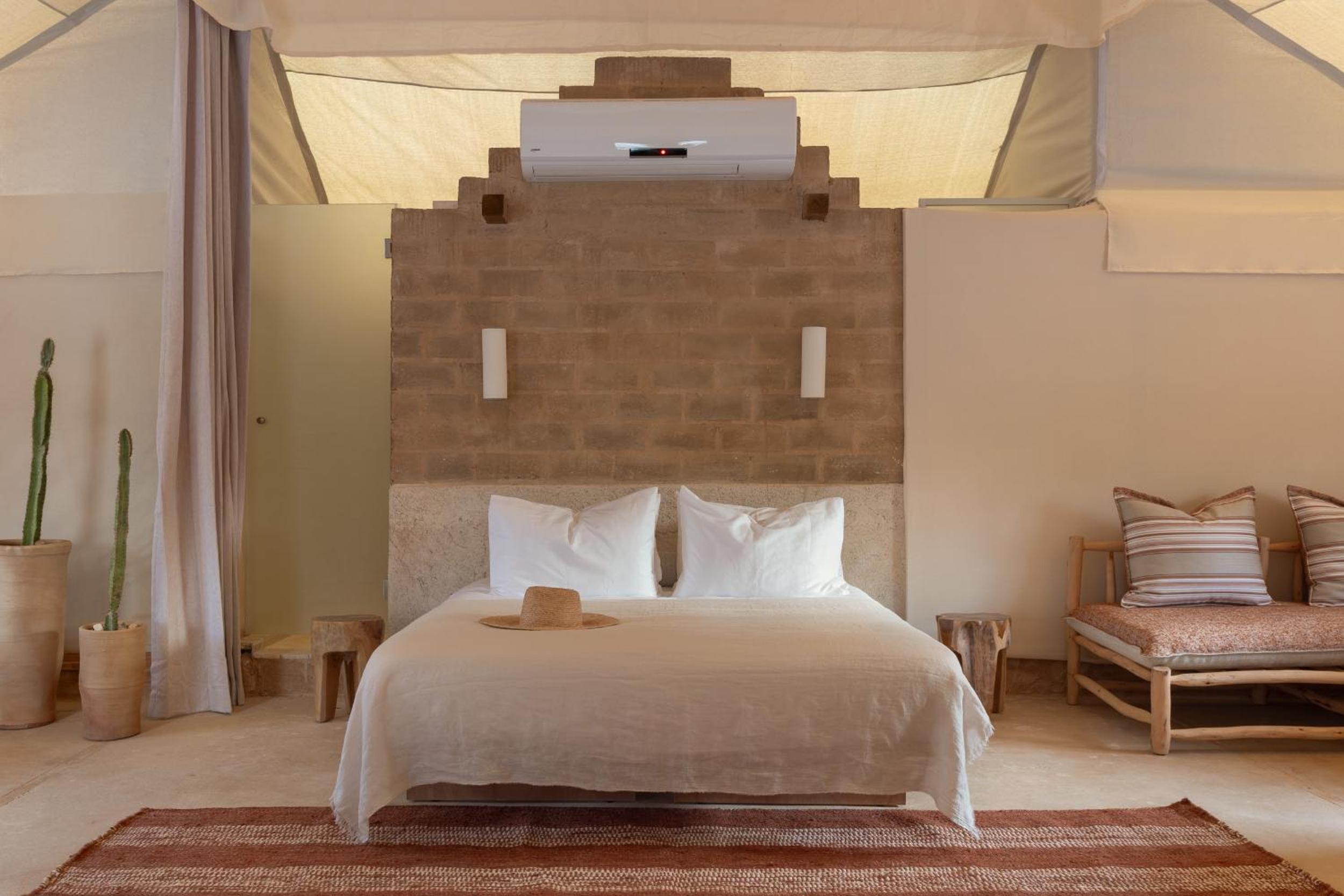 MOA Living - Desert Stay with Shelter Access
