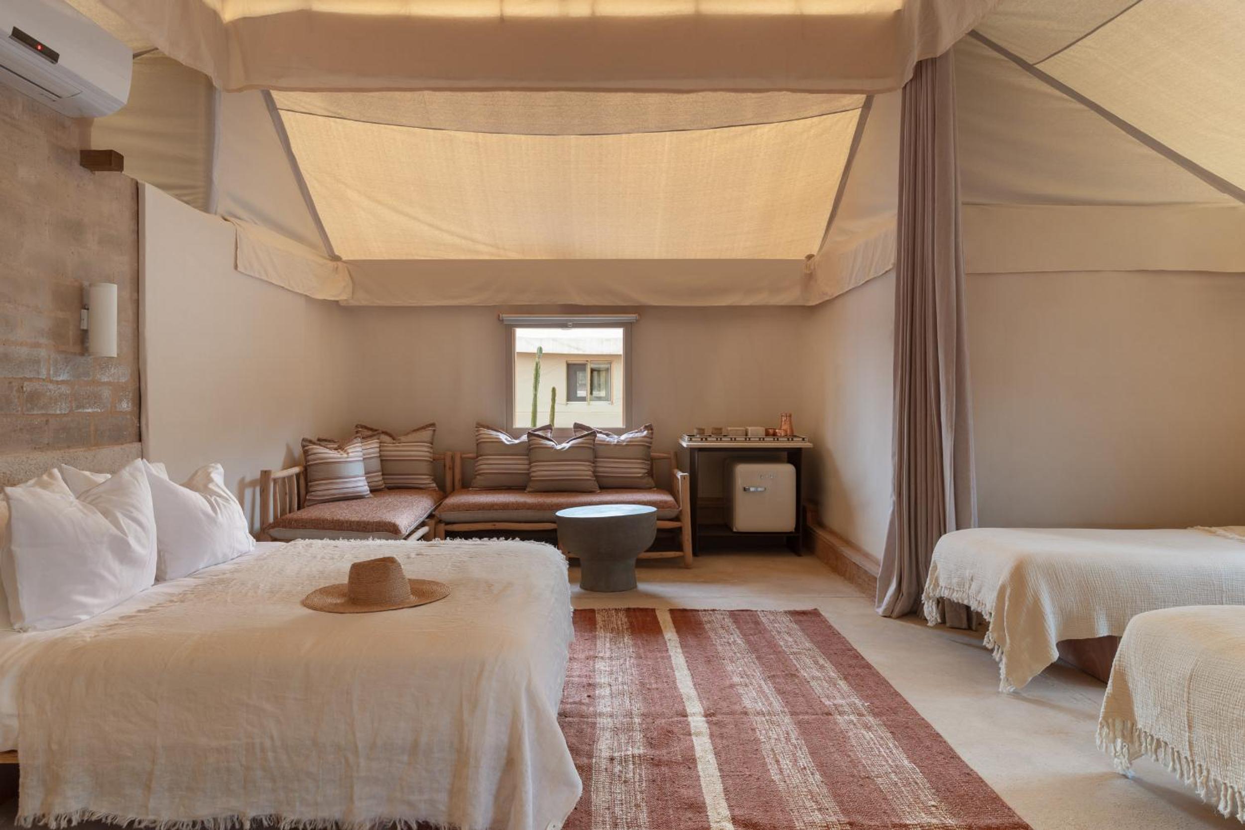 MOA Living - Desert Stay with Shelter Access