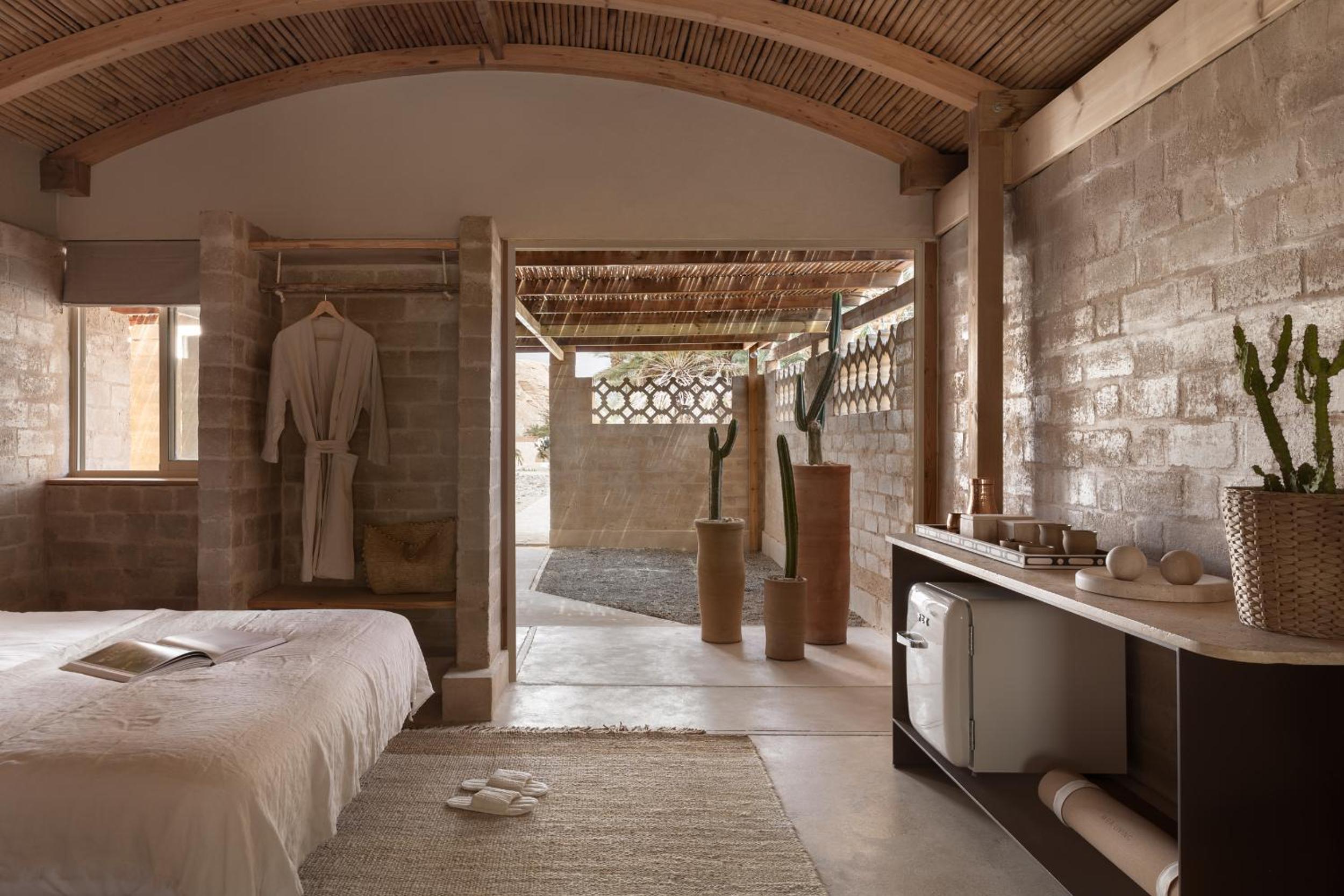 MOA Living - Desert Stay with Shelter Access