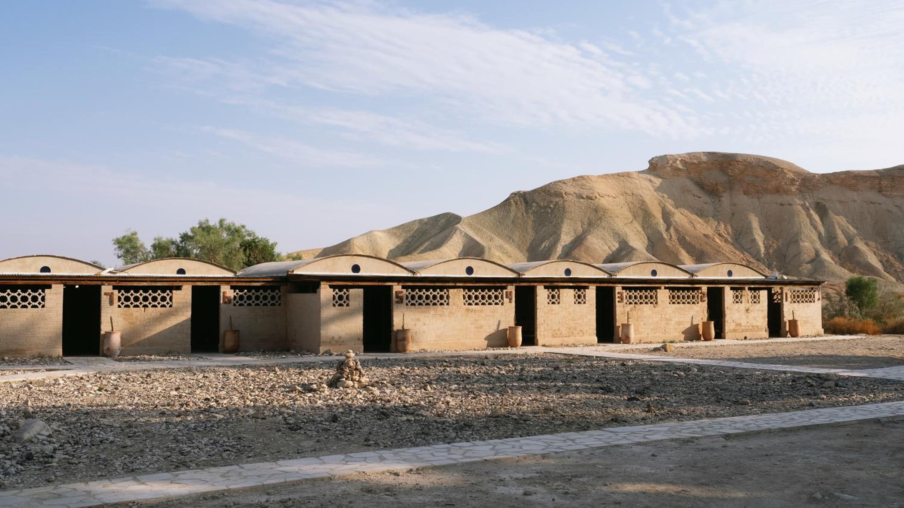 MOA Living - Desert Stay with Shelter Access