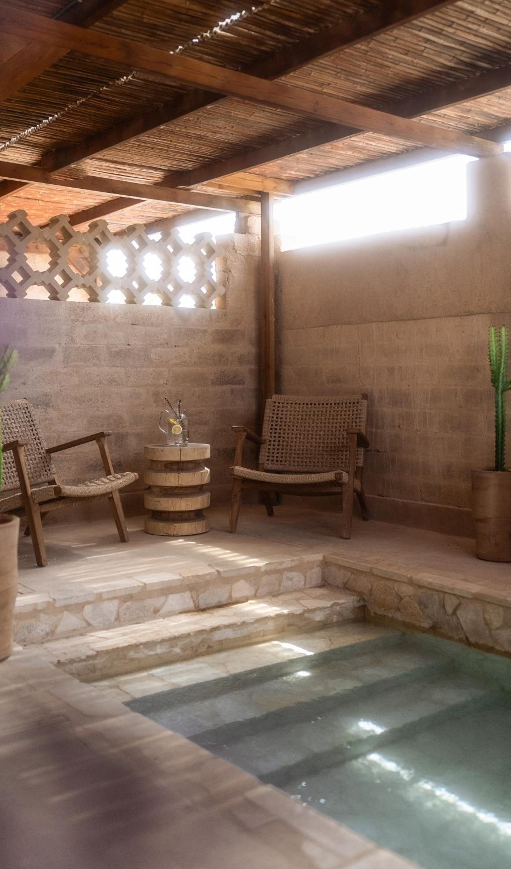 MOA Living - Desert Stay with Shelter Access