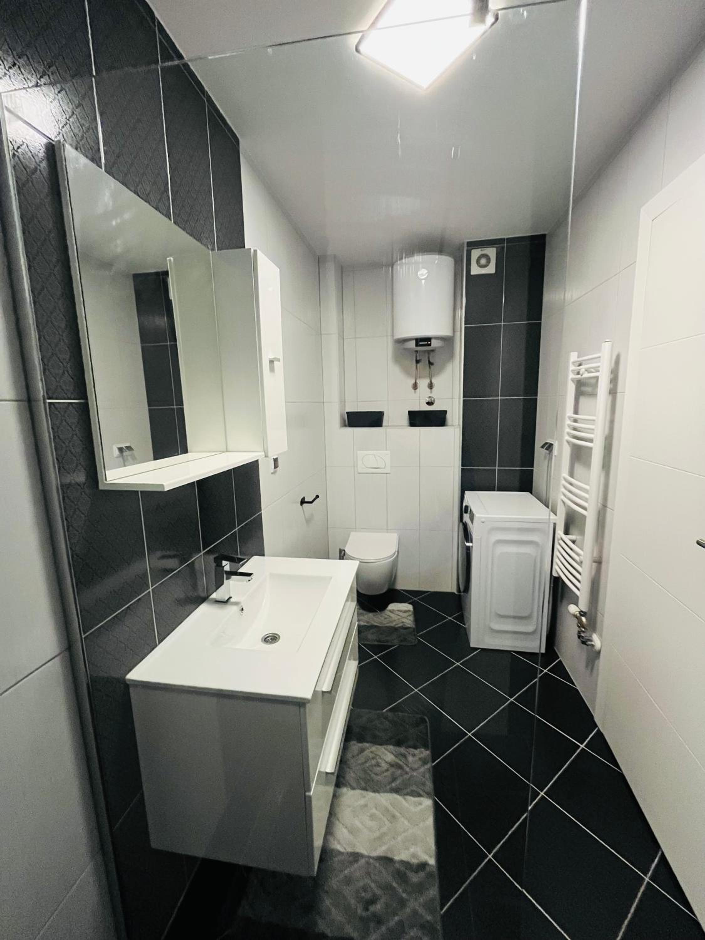Happy Dreams Oasis Cazin, Modernes Apartment 60m2, WiFi & Balkon