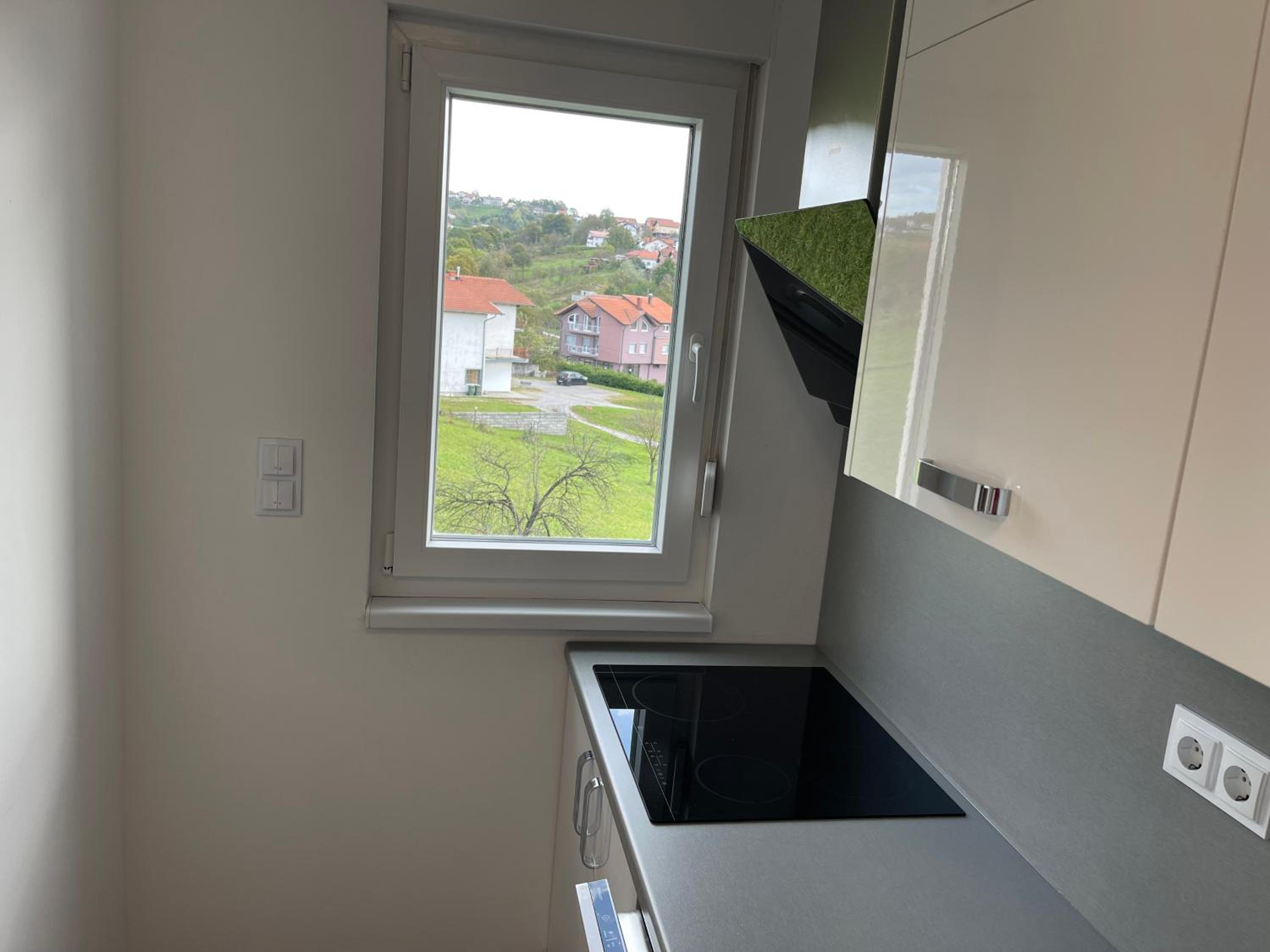 Happy Dreams Oasis Cazin, Modernes Apartment 60m2, WiFi & Balkon