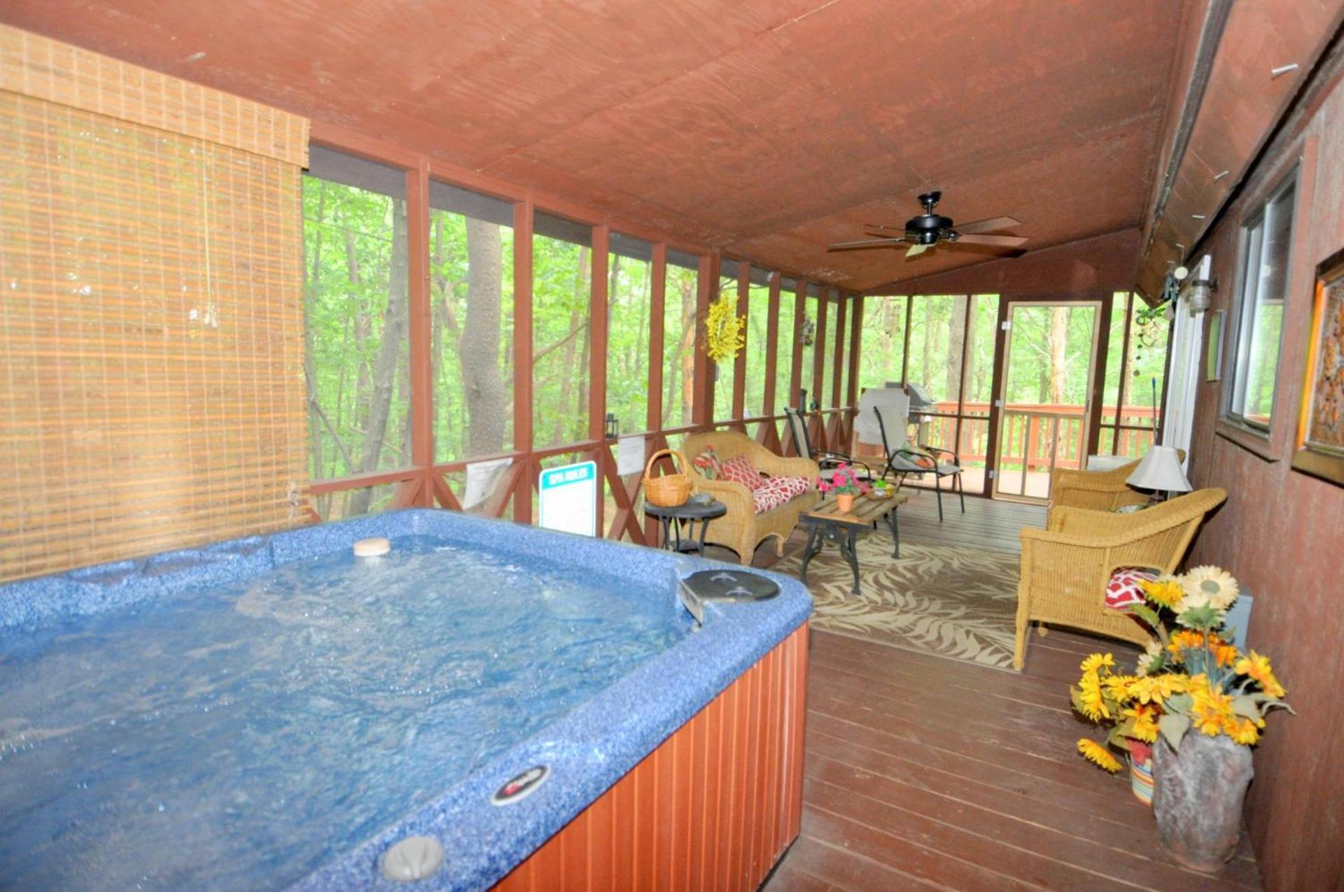 Fox Hollow - Hot Tub, Wifi, Pet Friendly, Screen Porch, Deck, Recreation Center, Pool Access, Golf Nearby, Hiking, Grill, Fireplace, King Bed view 2