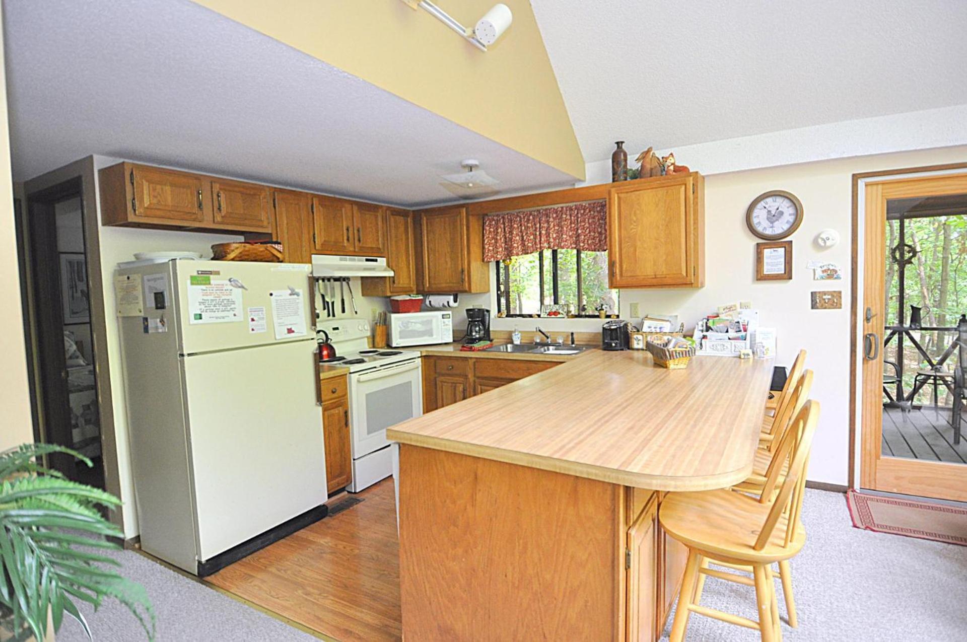 Fox Hollow - Hot Tub, Wifi, Pet Friendly, Screen Porch, Deck, Recreation Center, Pool Access, Golf Nearby, Hiking, Grill, Fireplace, King Bed view 5
