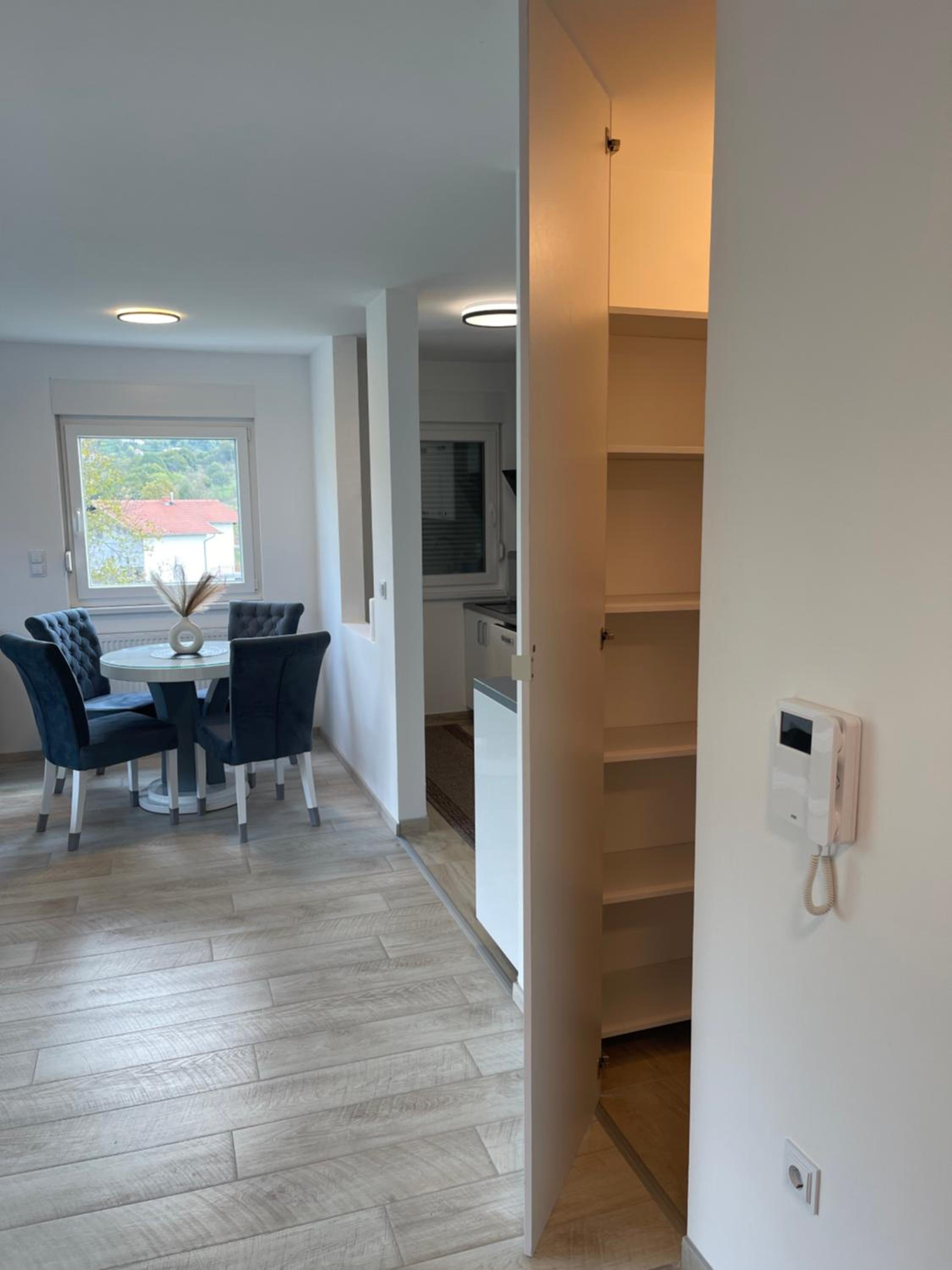 Happy Dreams Oasis Cazin, Modernes Apartment 60m2, WiFi & Balkon
