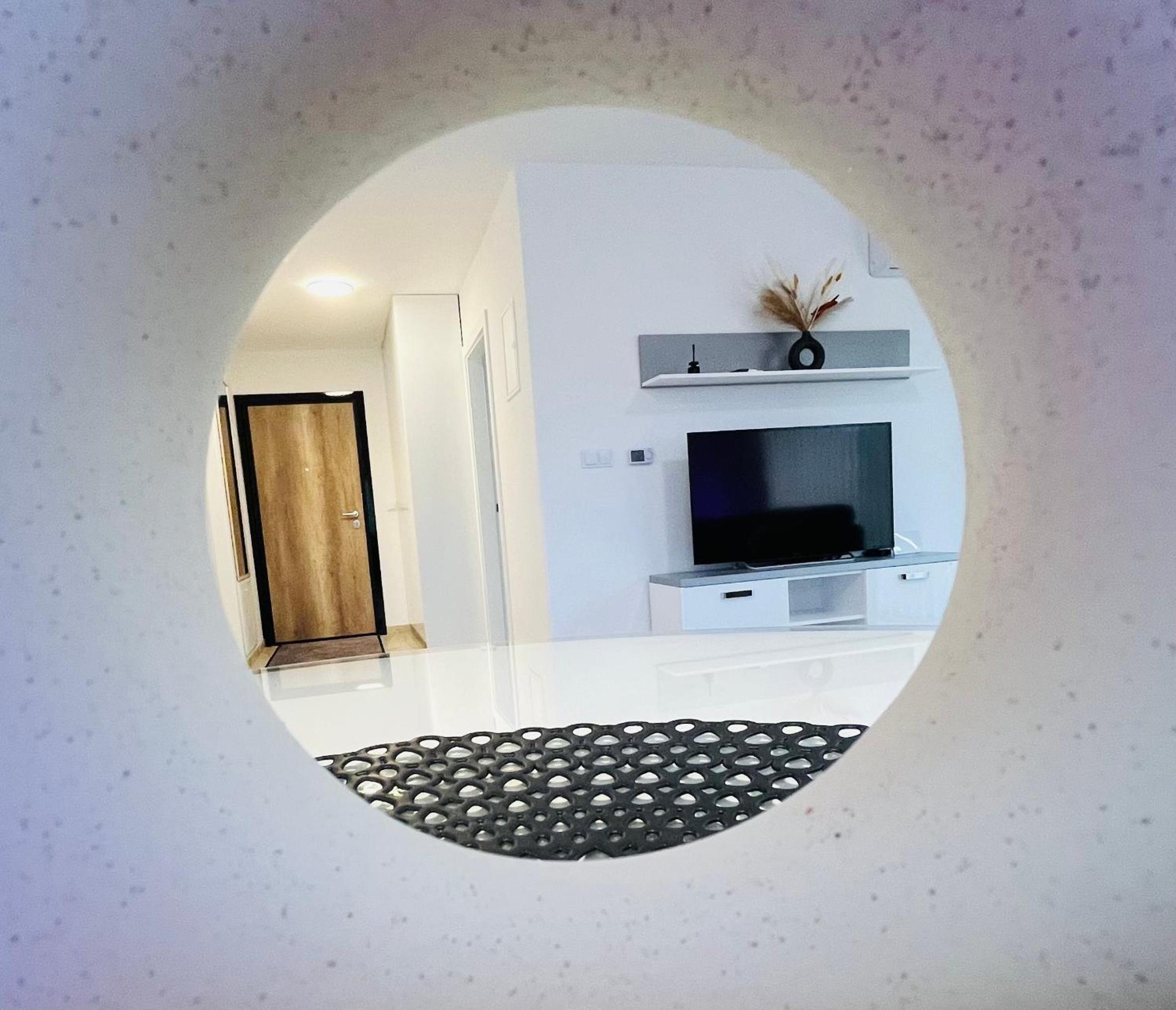 Happy Dreams Oasis Cazin, Modernes Apartment 60m2, WiFi & Balkon