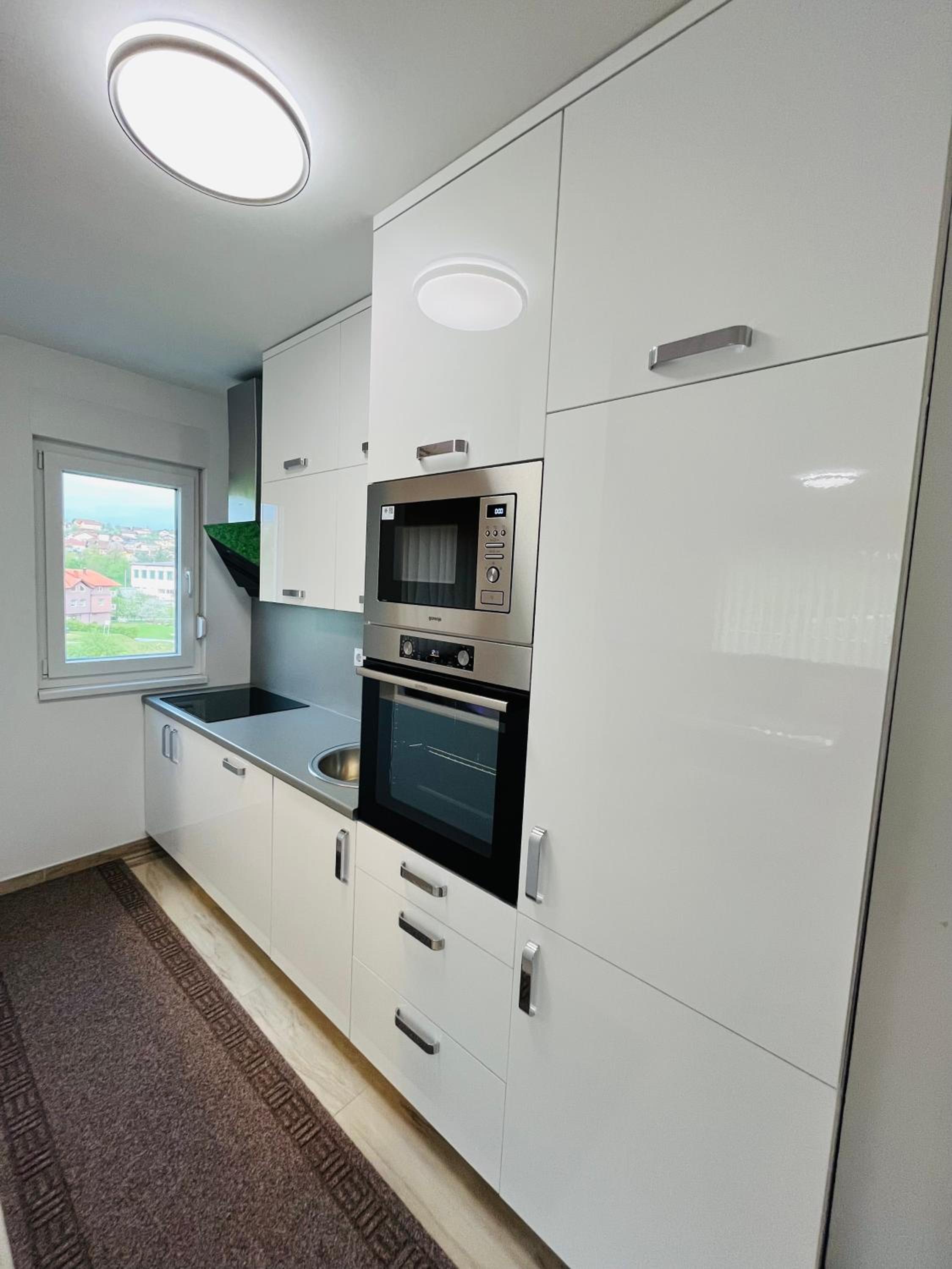 Happy Dreams Oasis Cazin, Modernes Apartment 60m2, WiFi & Balkon