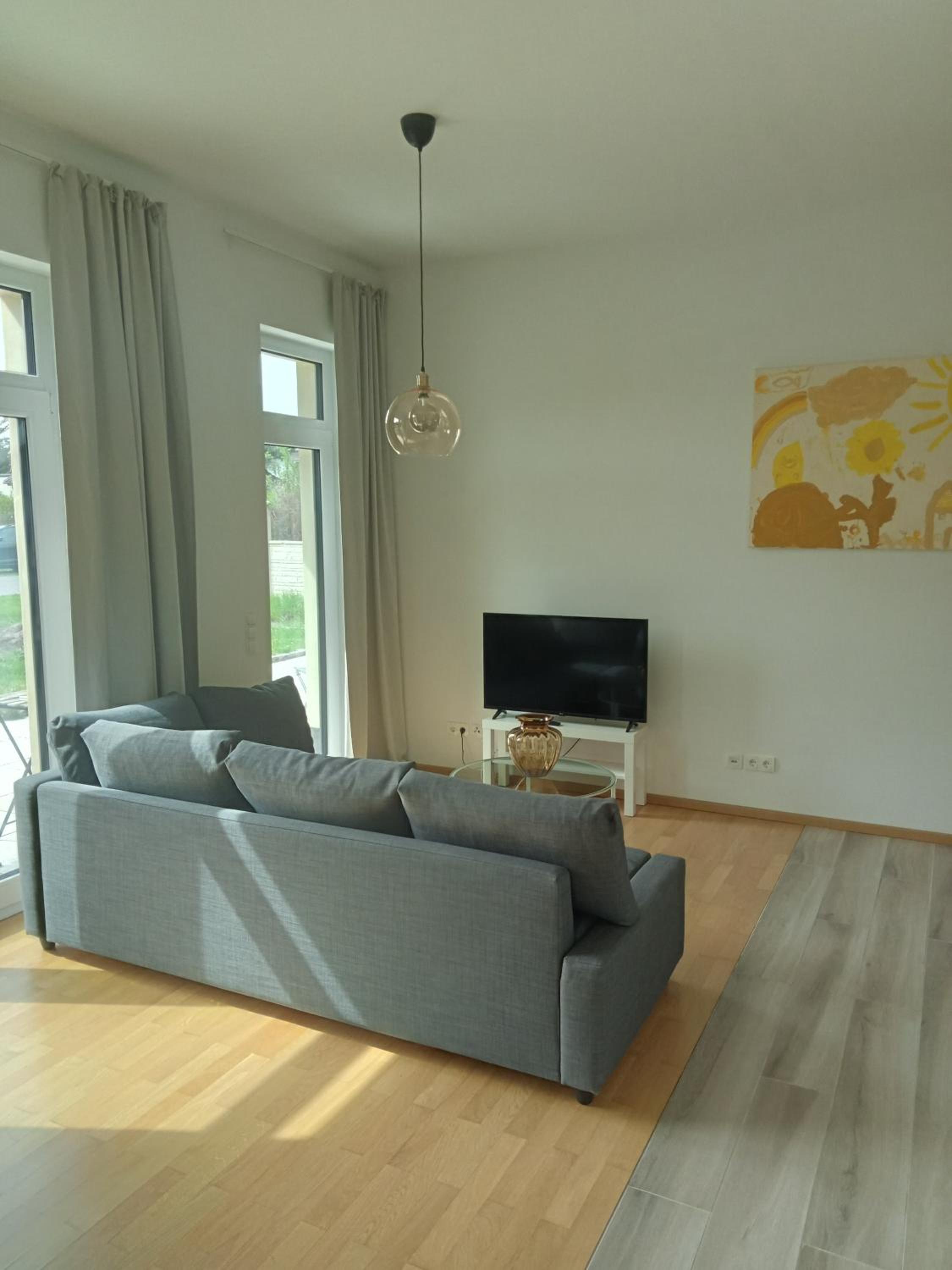 Ruhiges Apartment mit Terrasse und kostenlosem Parkplatz, ideal für Berlin-Besucher, Stadtgrün 1