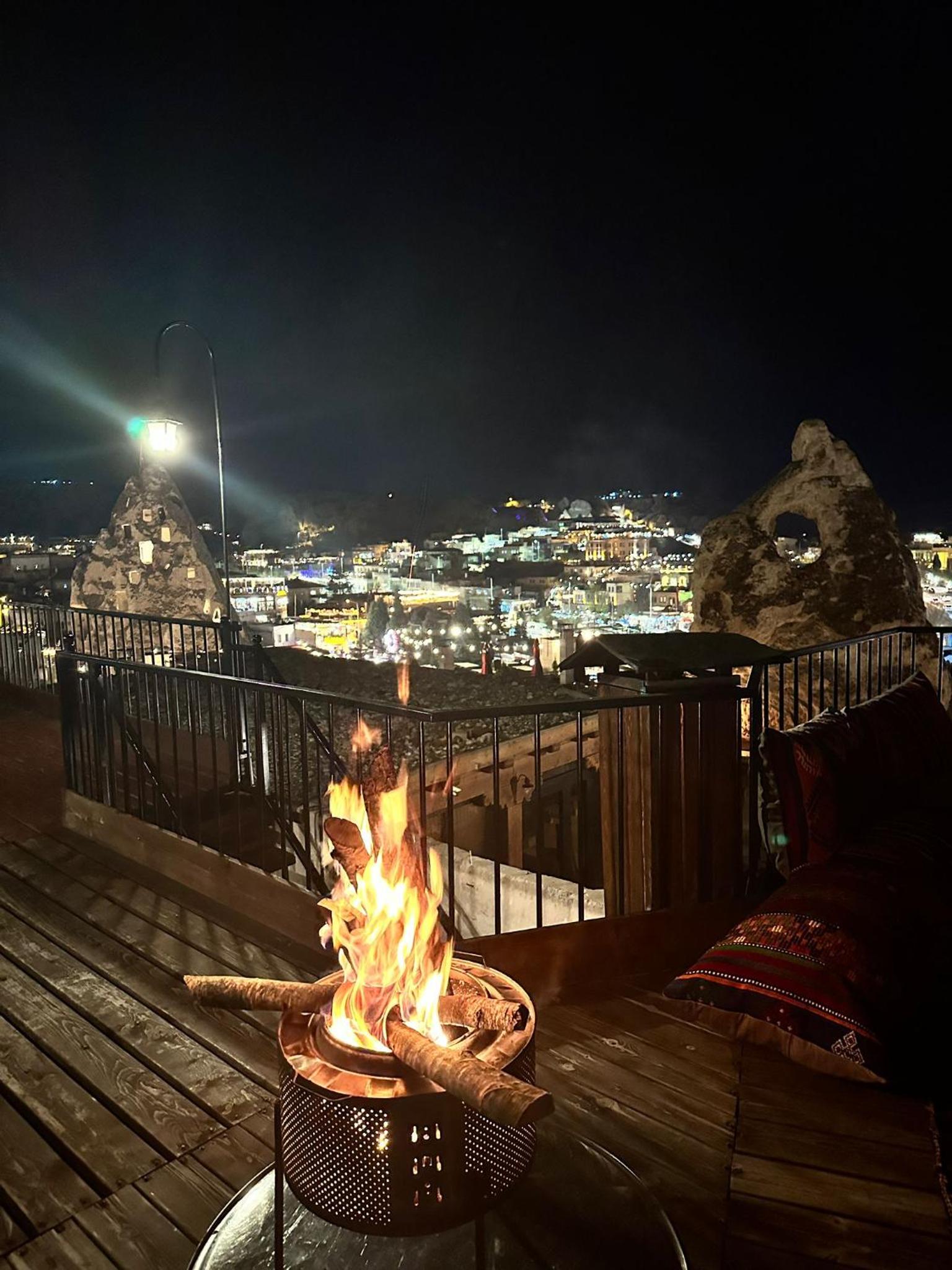 Bedrock Cave Hotel - Image 81