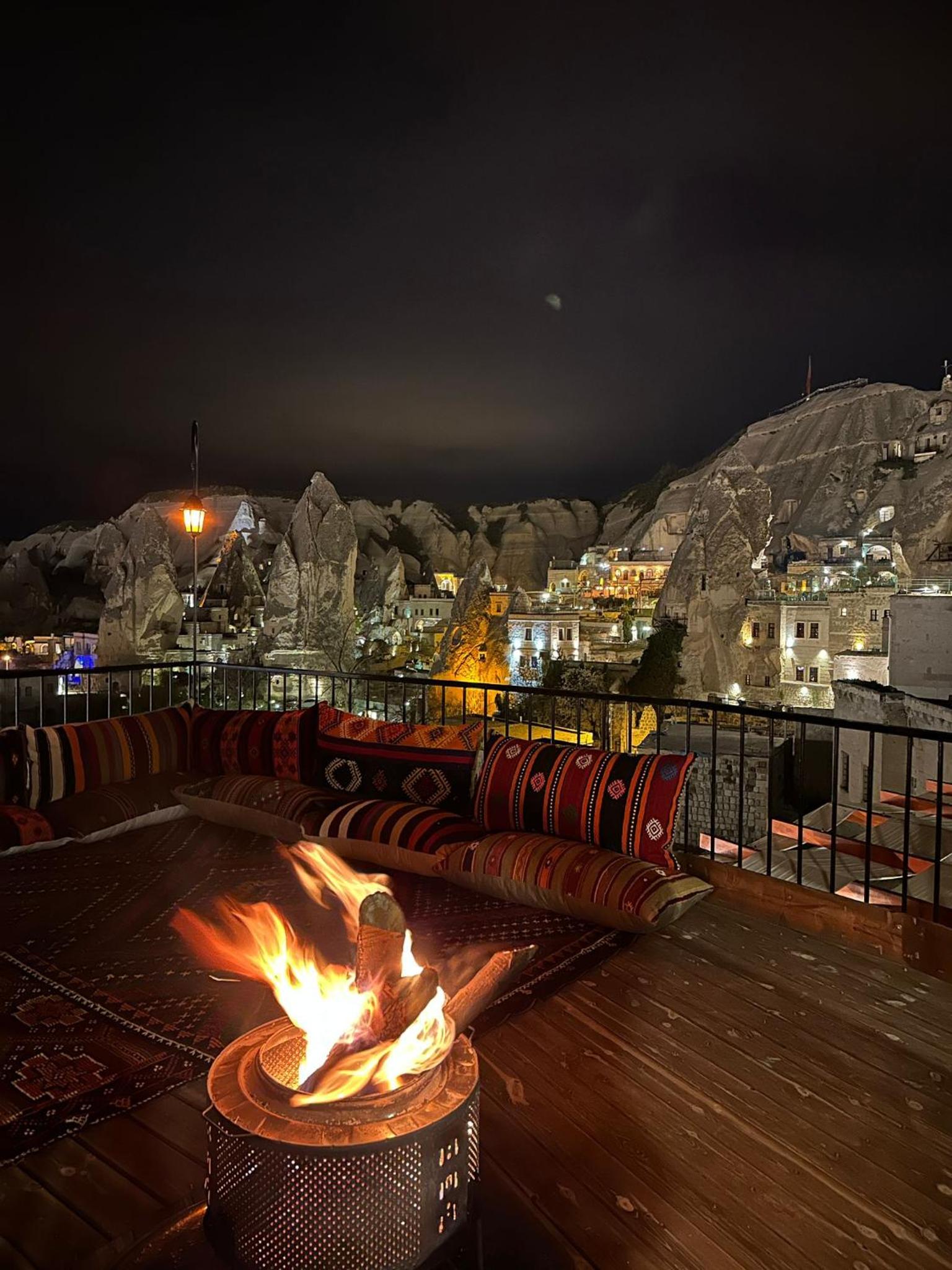 Bedrock Cave Hotel - Image 89