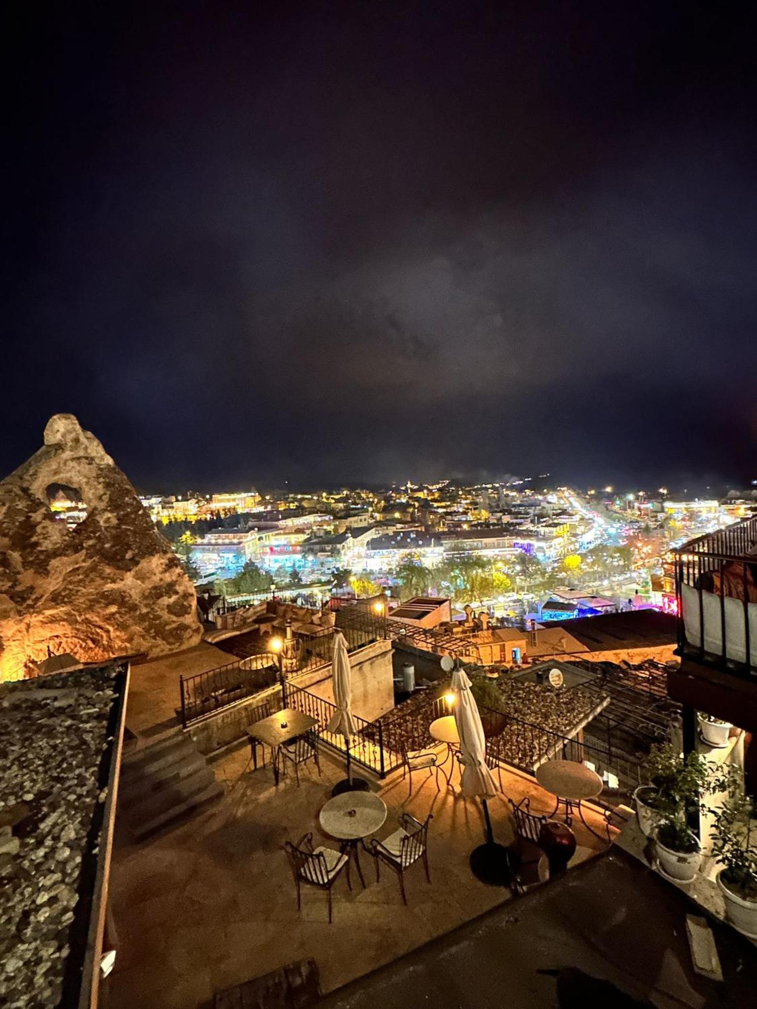 Bedrock Cave Hotel - Image 79