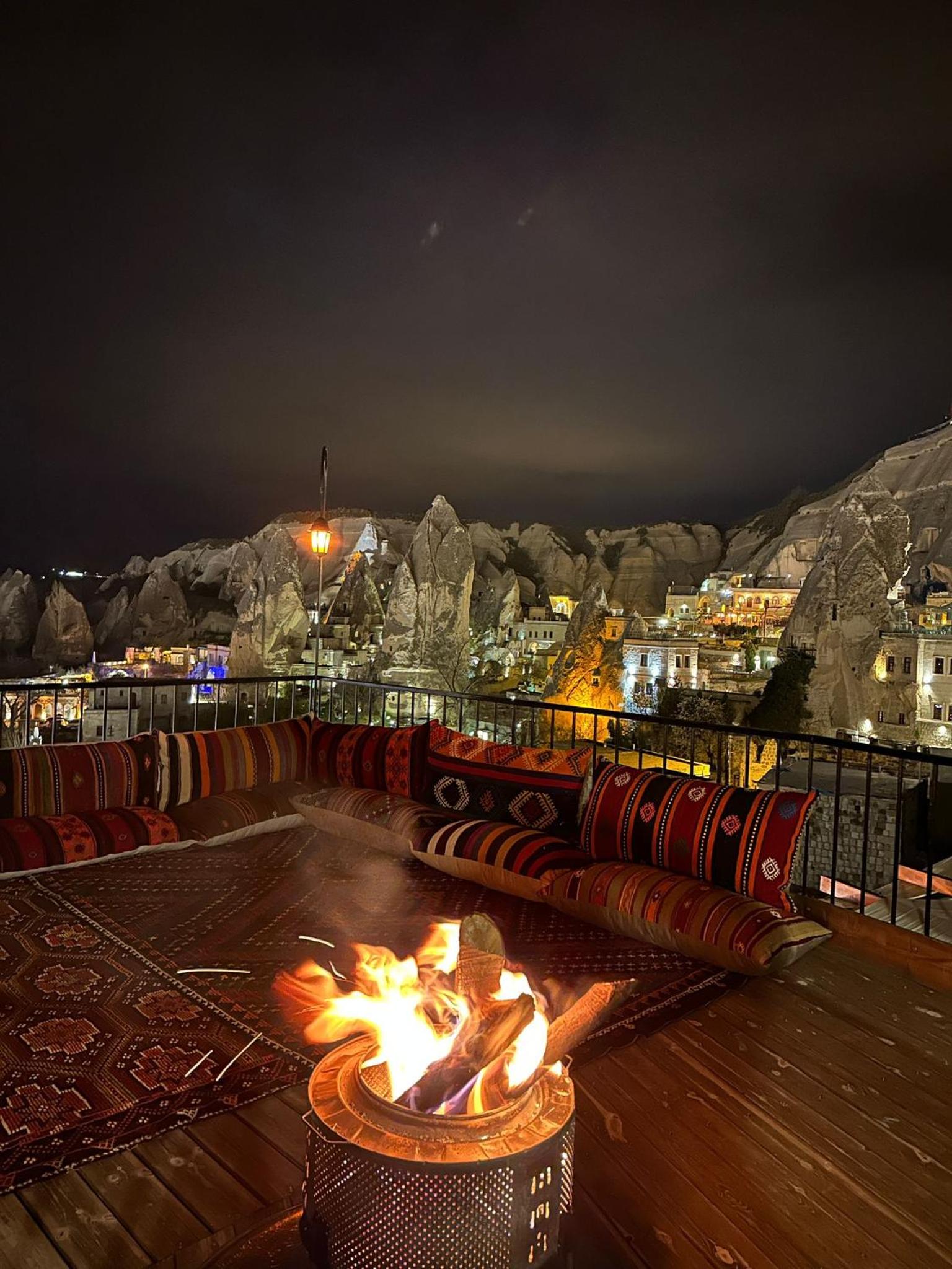 Bedrock Cave Hotel - Image 80