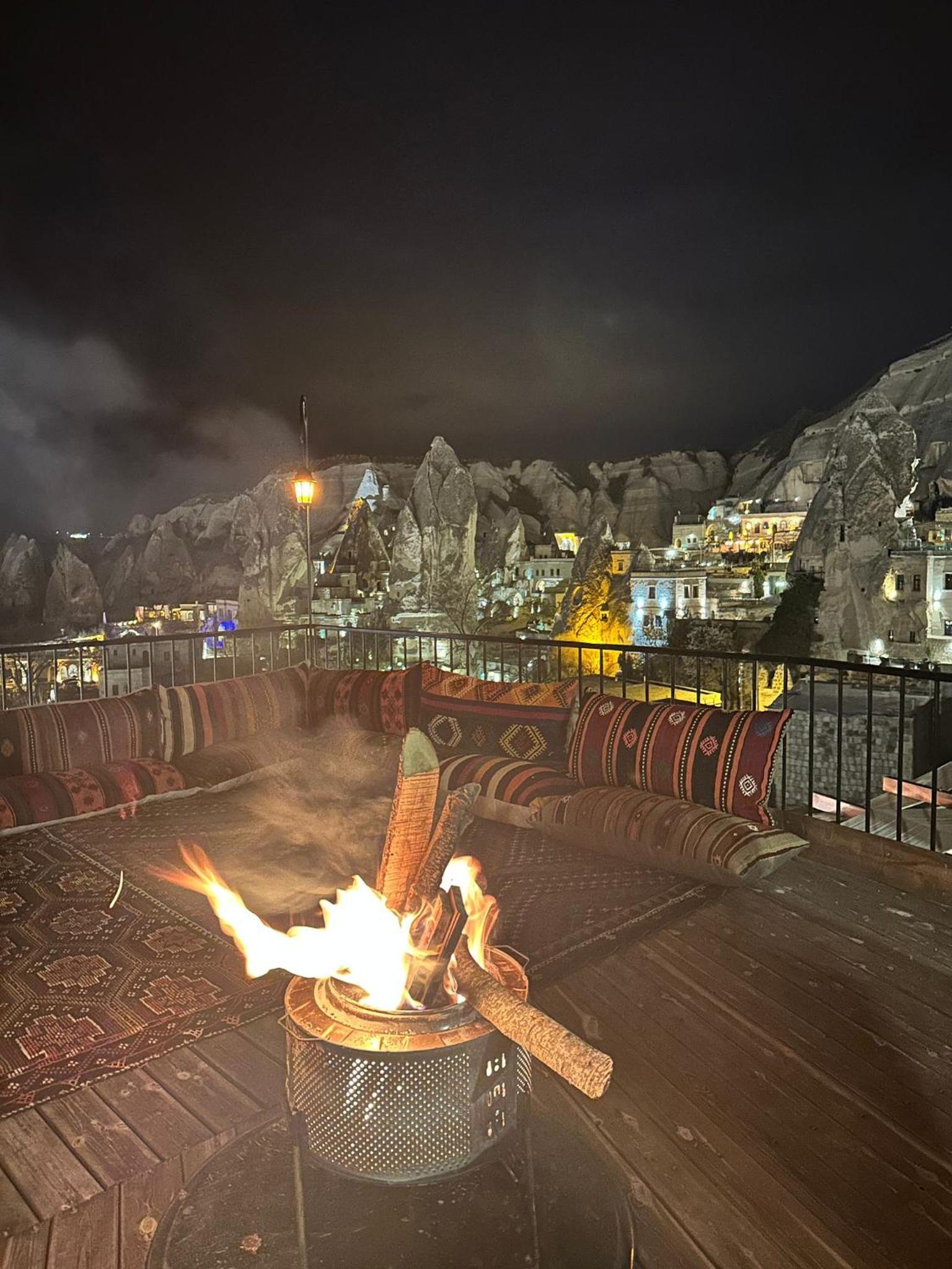 Bedrock Cave Hotel - Image 88