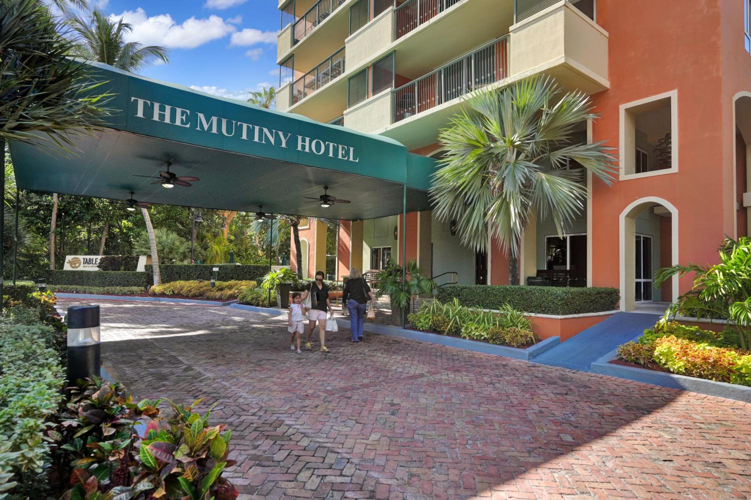 Modern Bay View Balcony In The Grove Free Parking