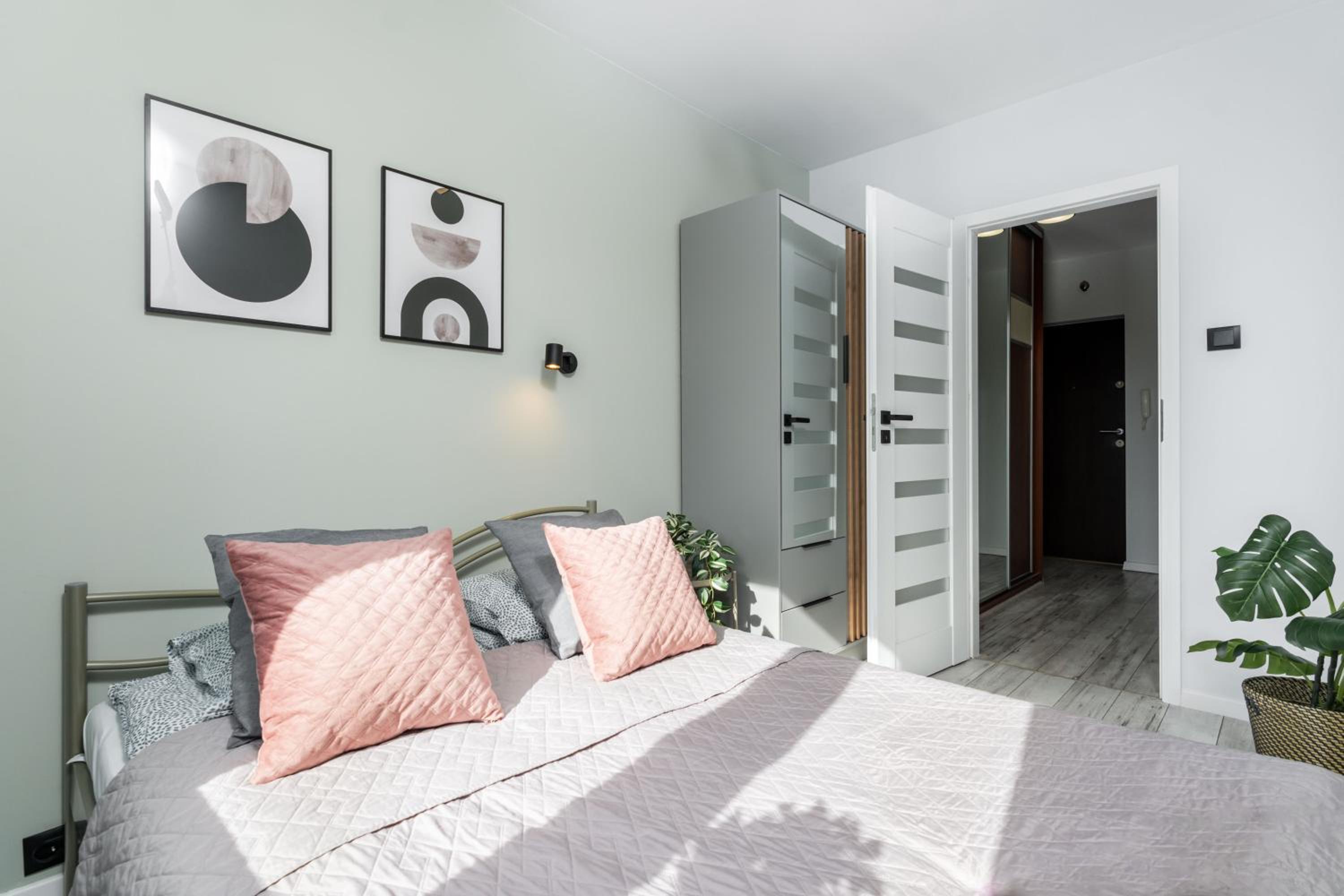 Avocado Apartment 2 rooms in the City Center view 4