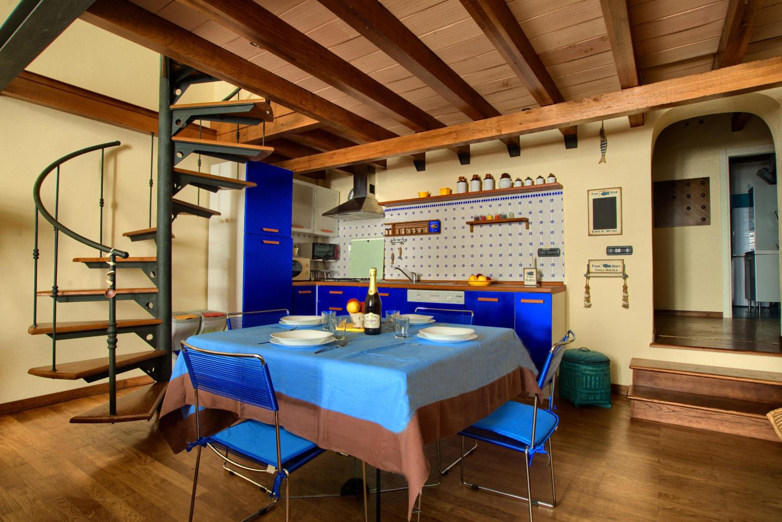 ampio loft con AC, wi-fi e posto biciclette a 50 metri dal mare view 3
