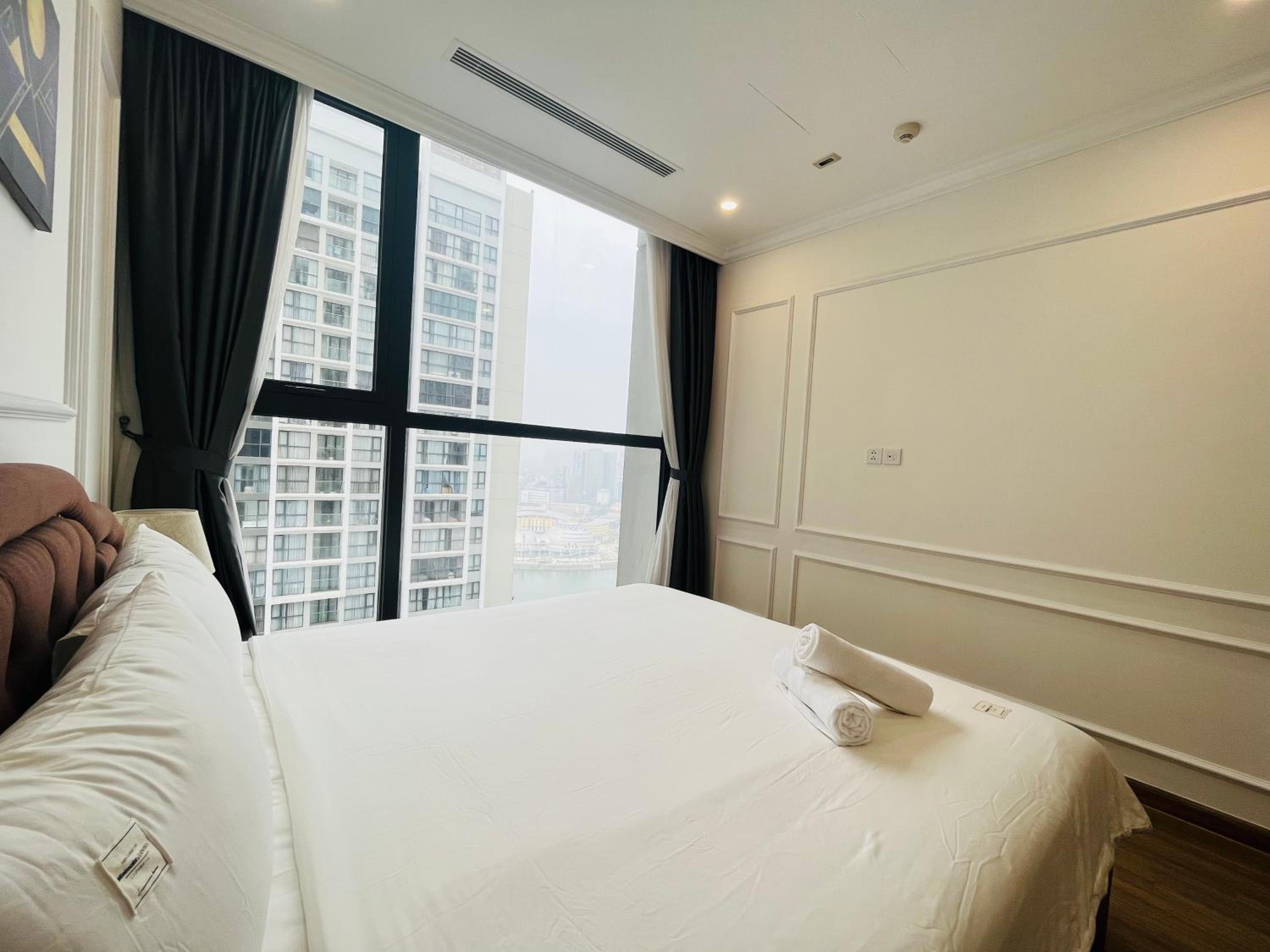 Nanahousing-3 Bedroom Apartment Vinhomes Skylake