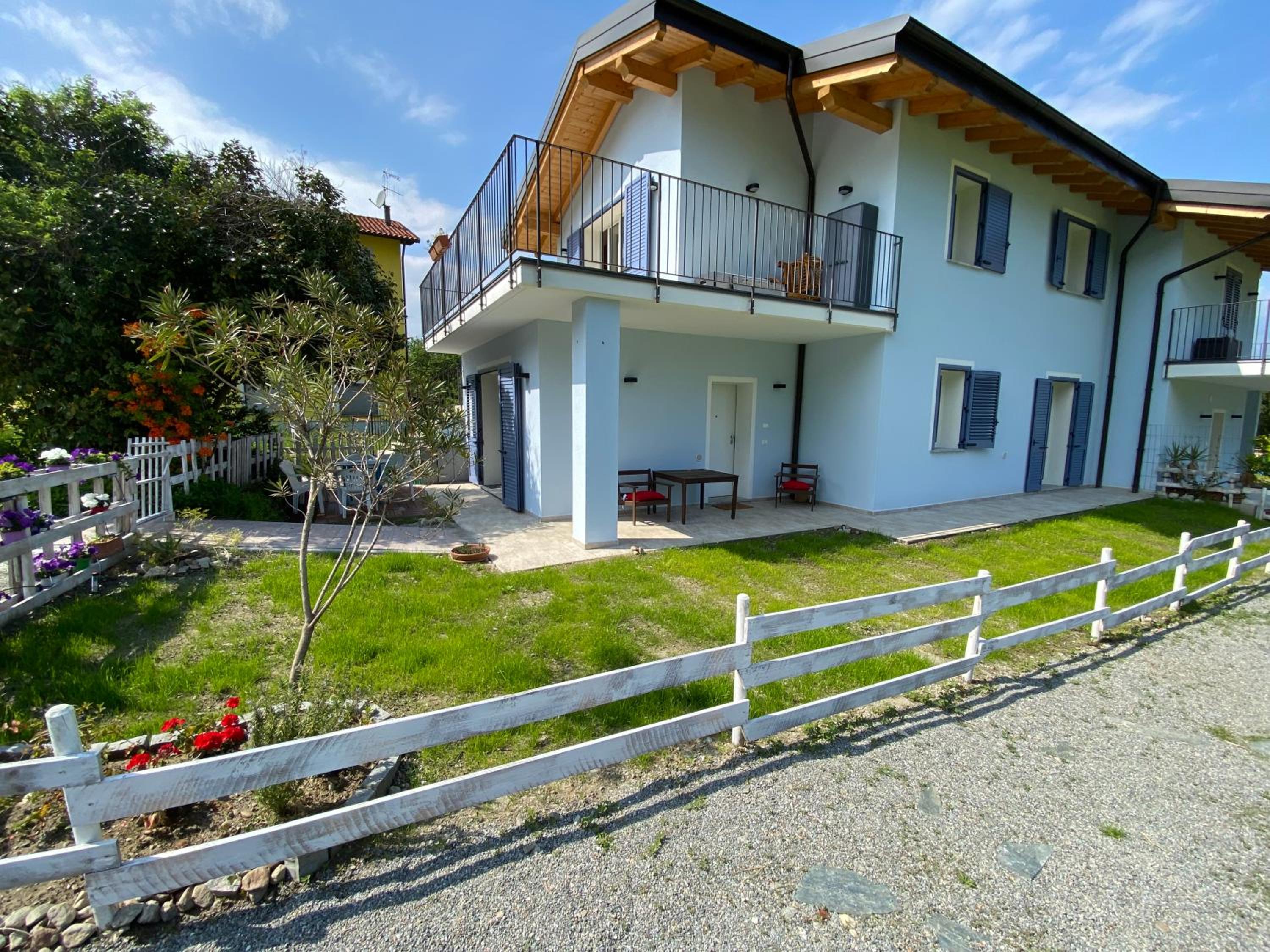 Villa Carlotta Bianca vacation home apartment with swimming Pool