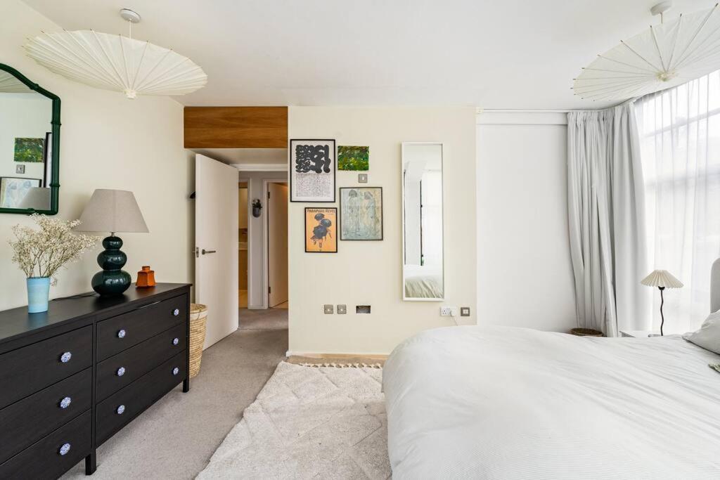 Unique Flat with Pool in Trendy Peckham Area view 4